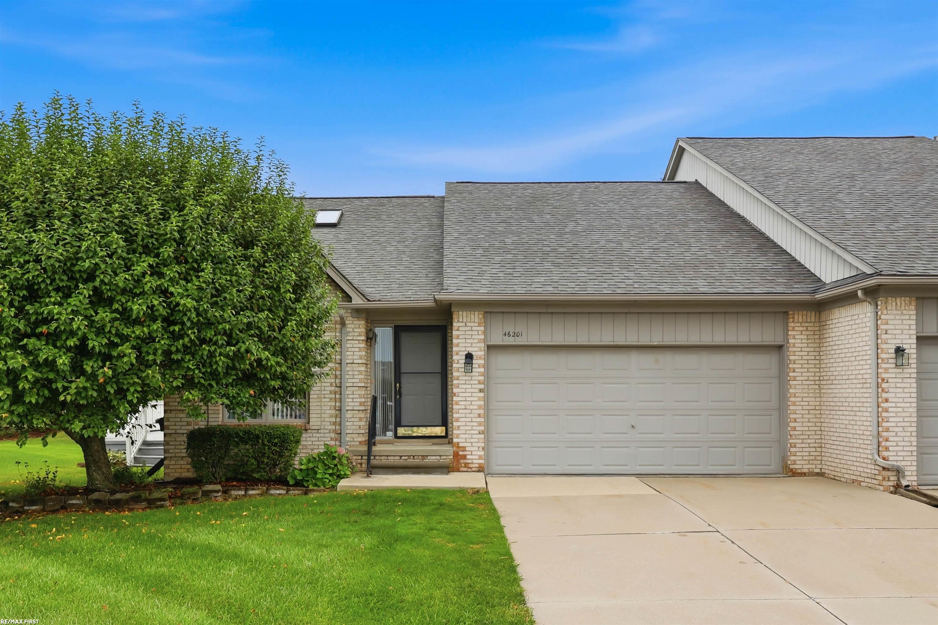 46201 Bentley Circle Property Photo 2