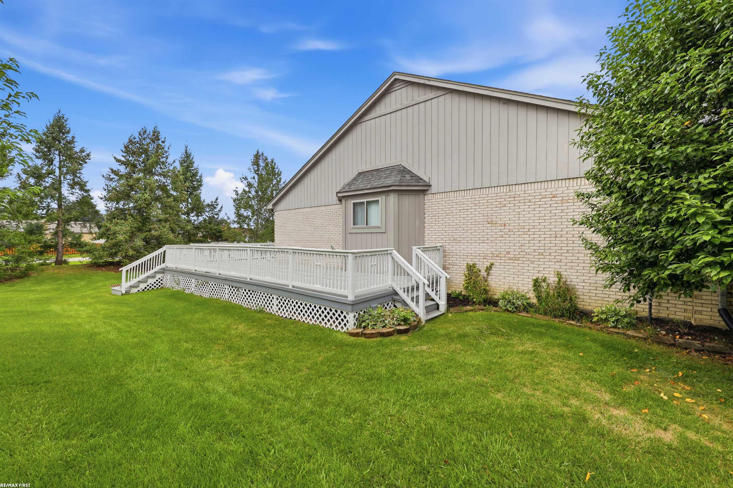 46201 Bentley Circle Property Photo 3