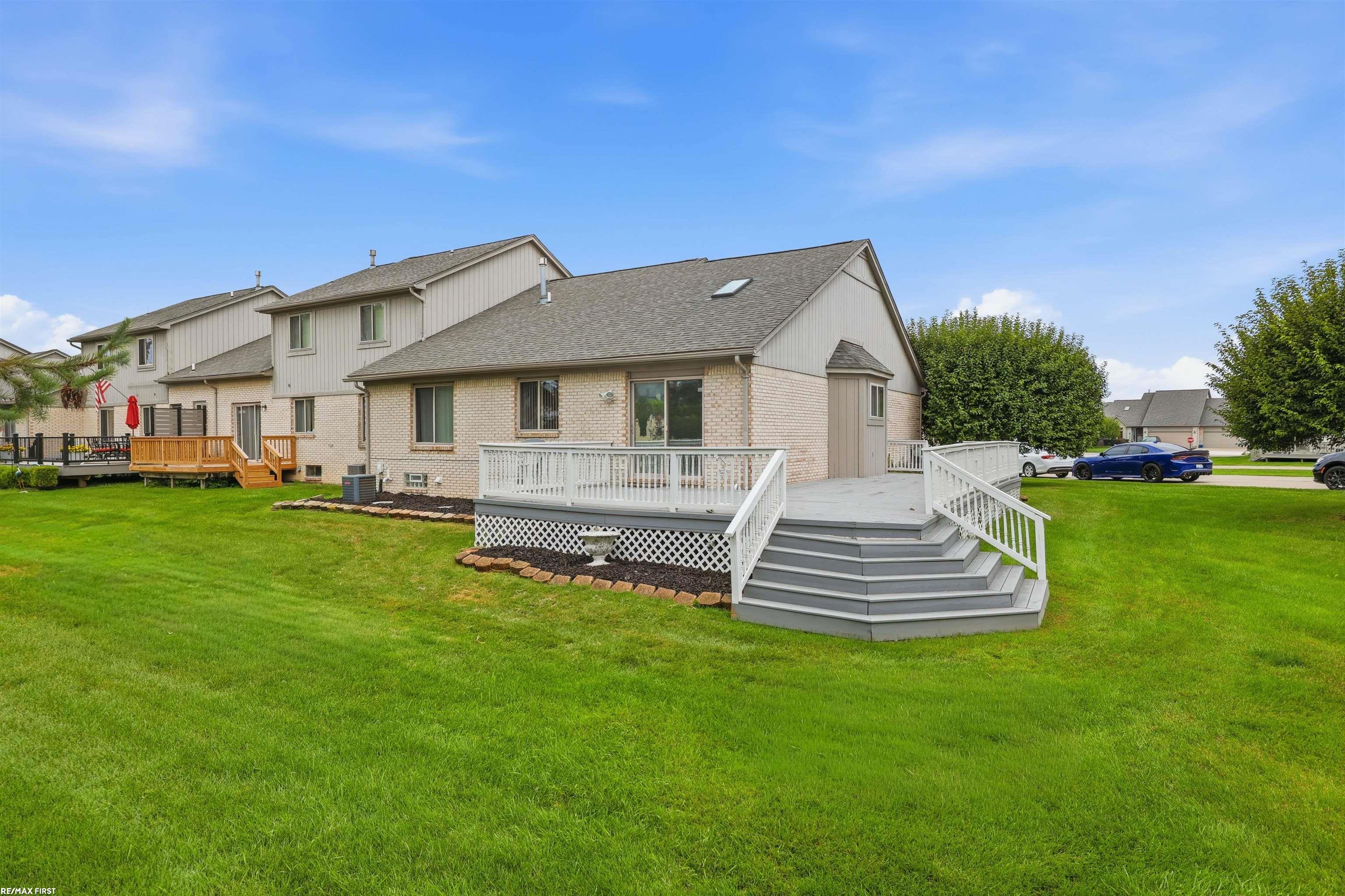 46201 Bentley Circle Property Photo 4