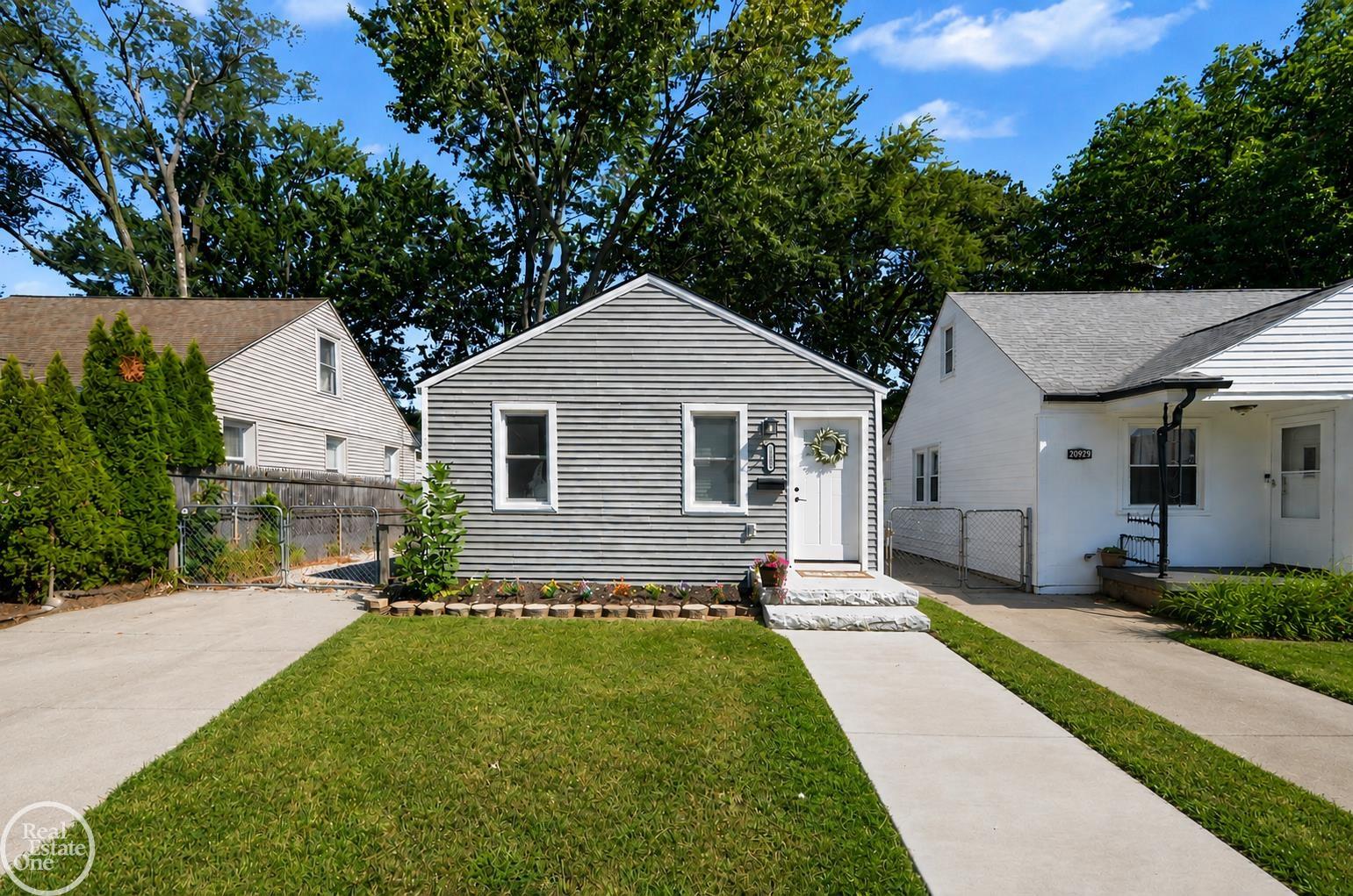 20925 Ridgemont Street Property Photo 1