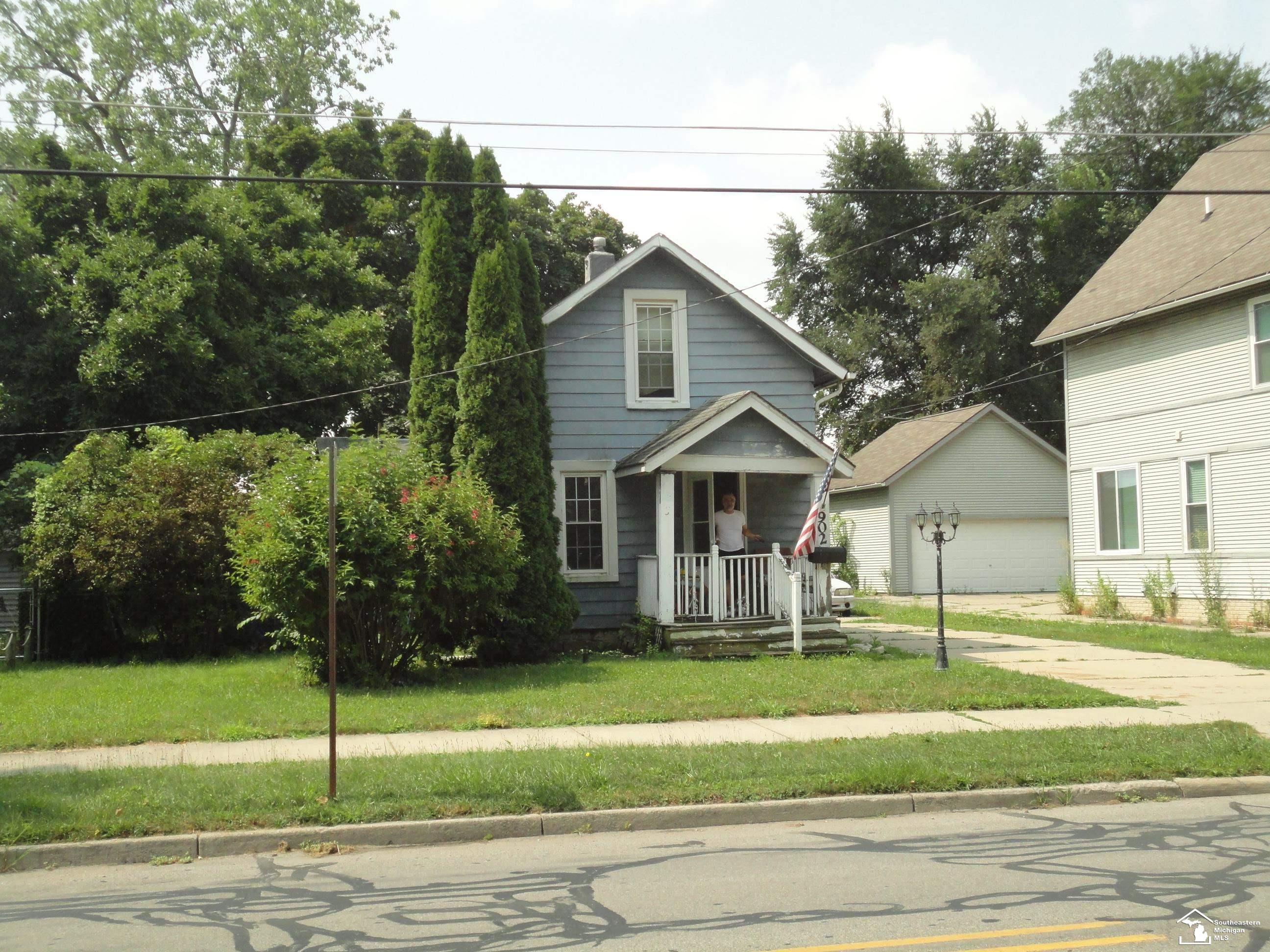 902 E Elm Street Property Photo 1