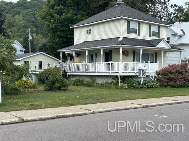 221 W Superior Street Property Photo 1