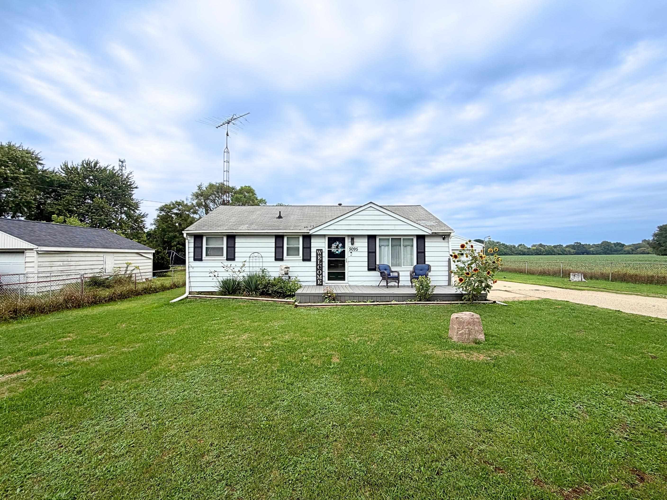 5095 Rose Lane Property Photo 1