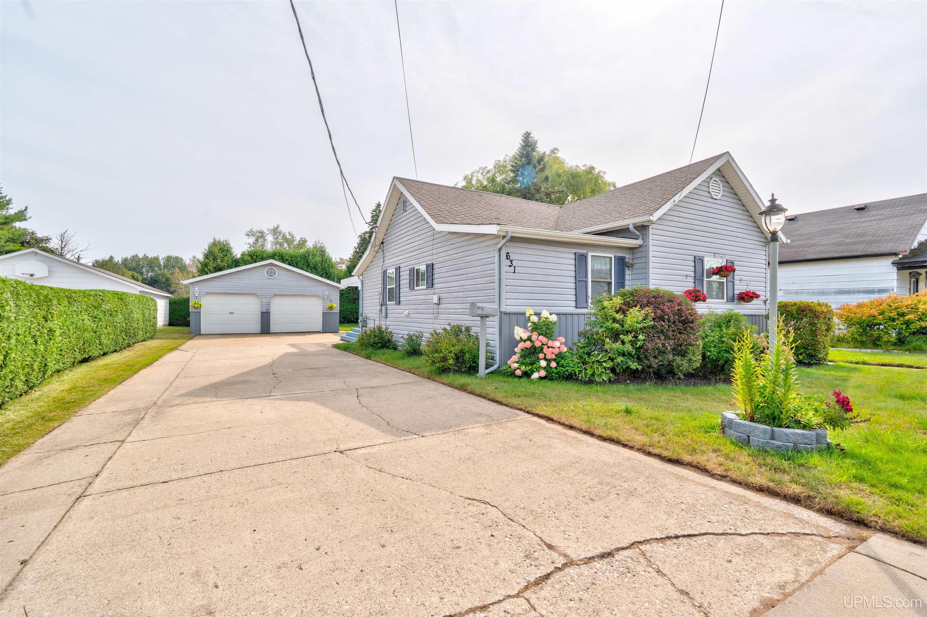 631 Garden Avenue Property Photo 1