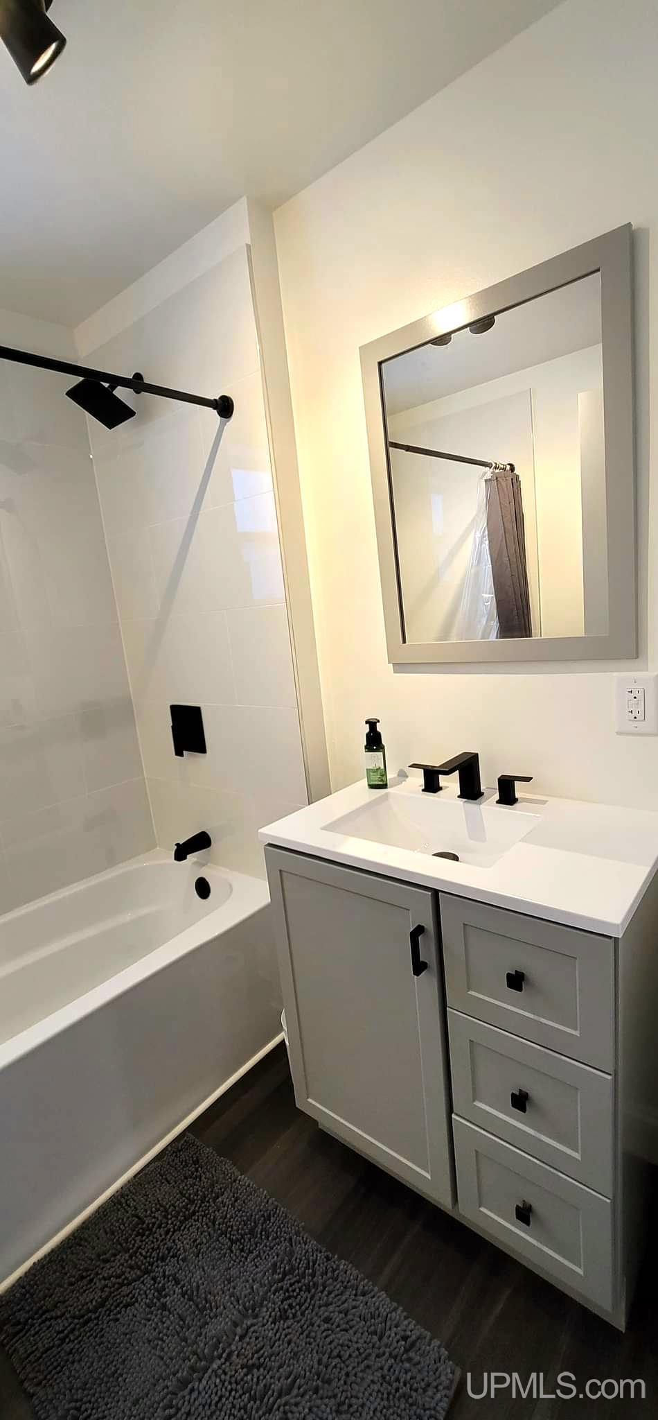 493 Jasper Street Property Photo 13