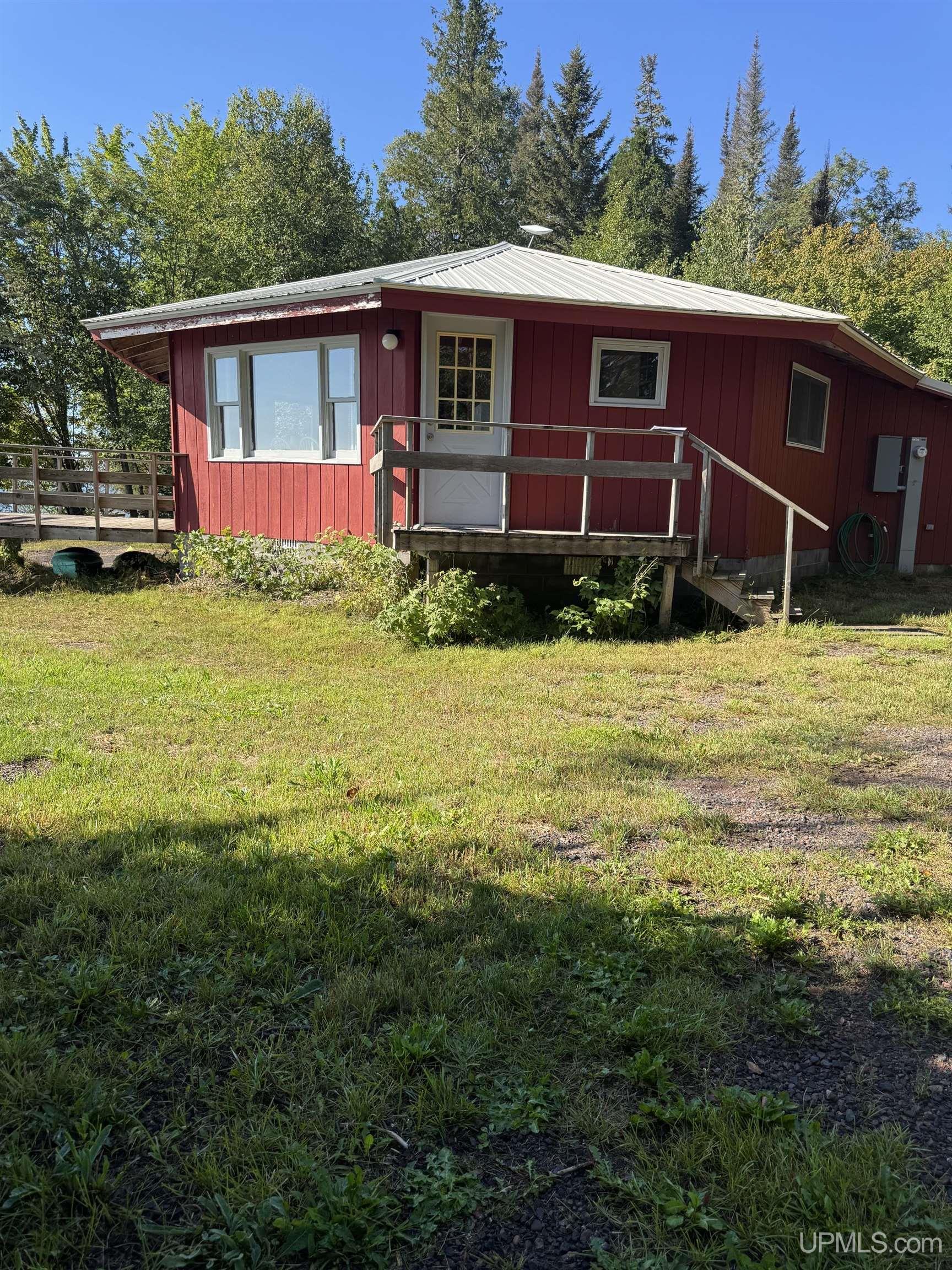 9049 Shoemaker Trail Property Photo 1