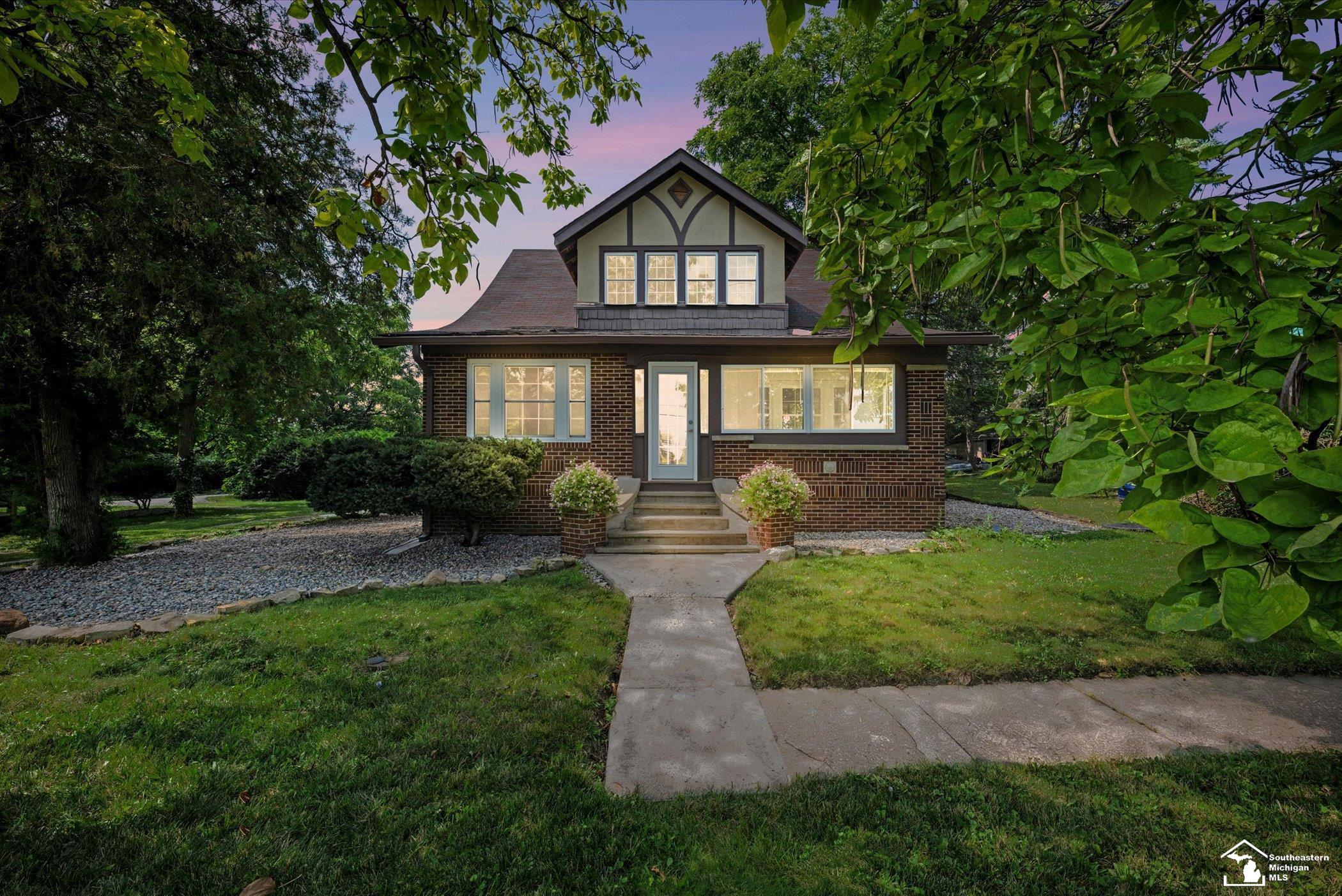 8293 Memorial Highway Property Photo 1