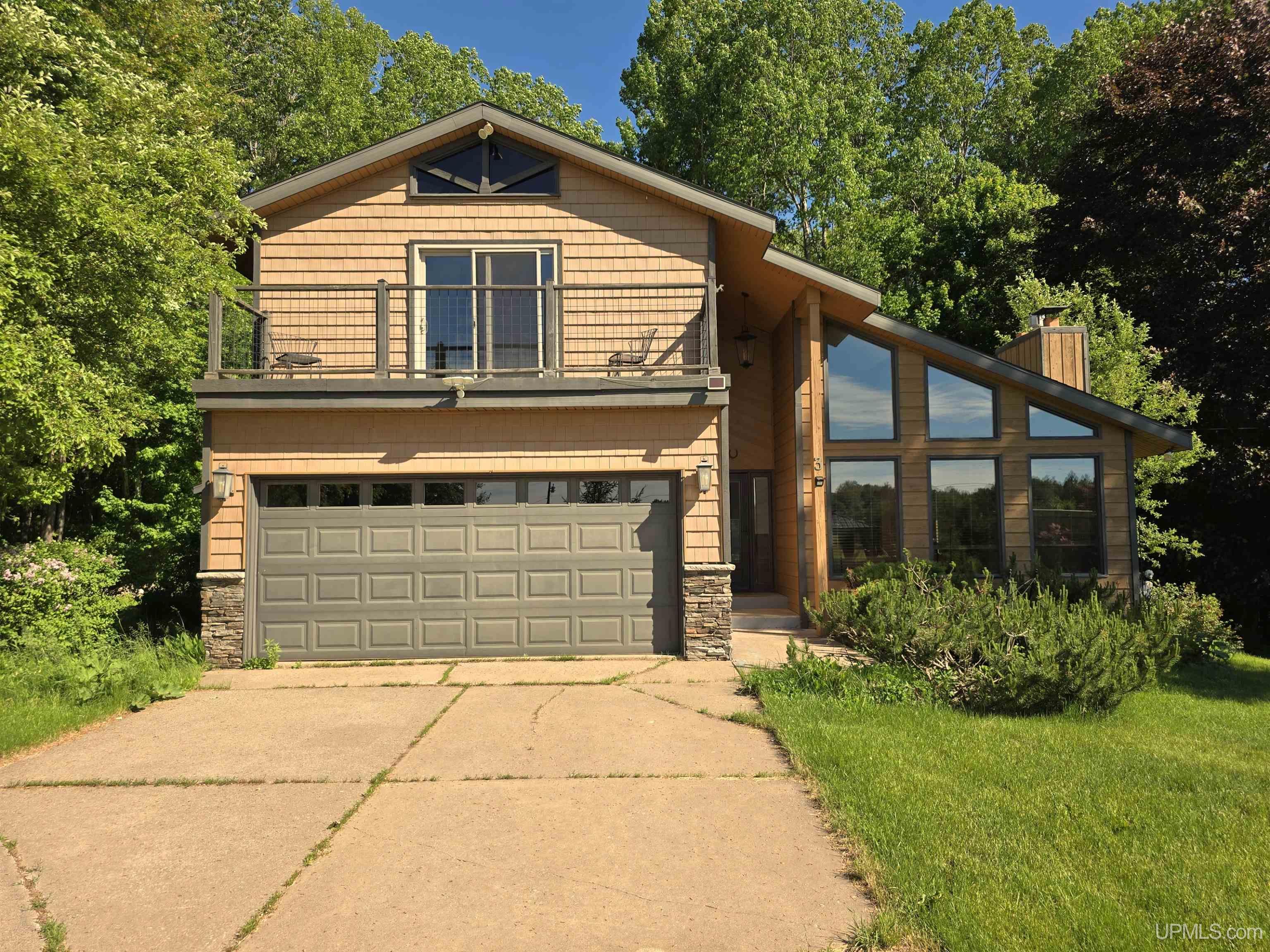 3 Hidden Creek Drive