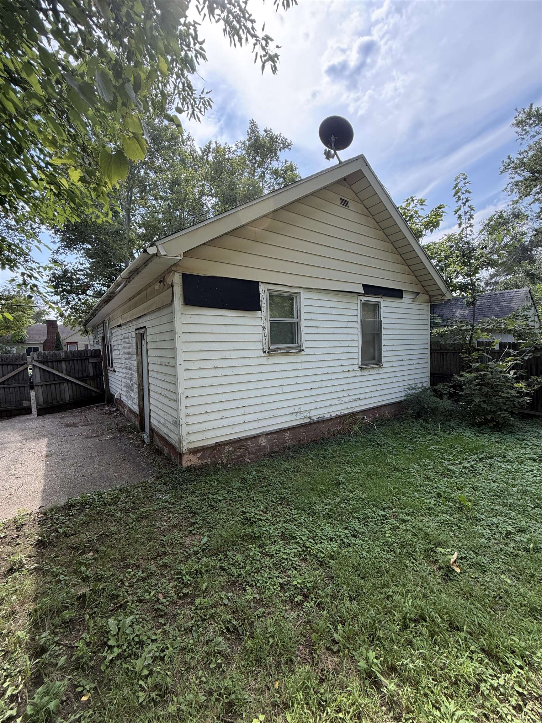 928 Huron Street Property Photo 3