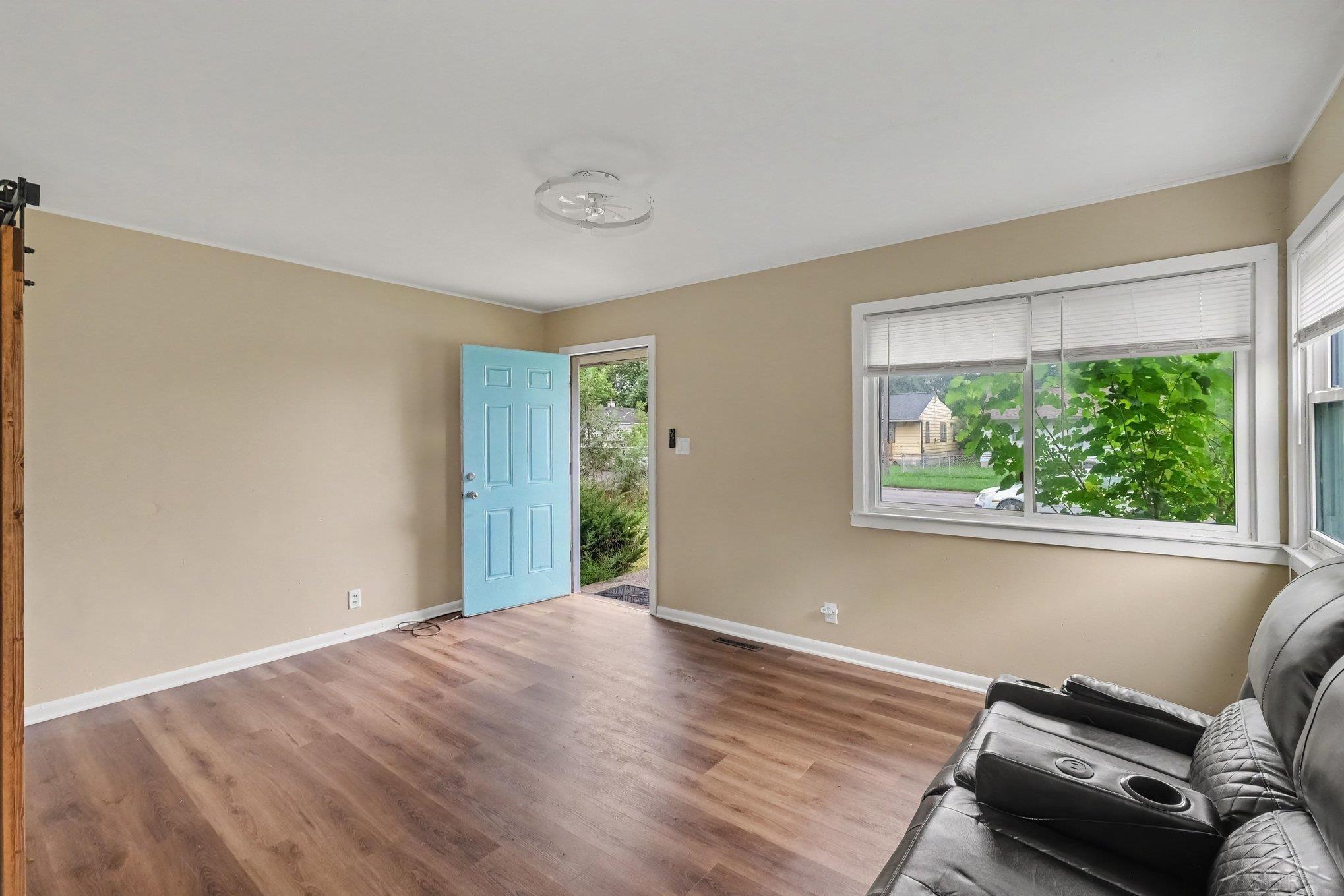3001 Montana Avenue Property Photo 4
