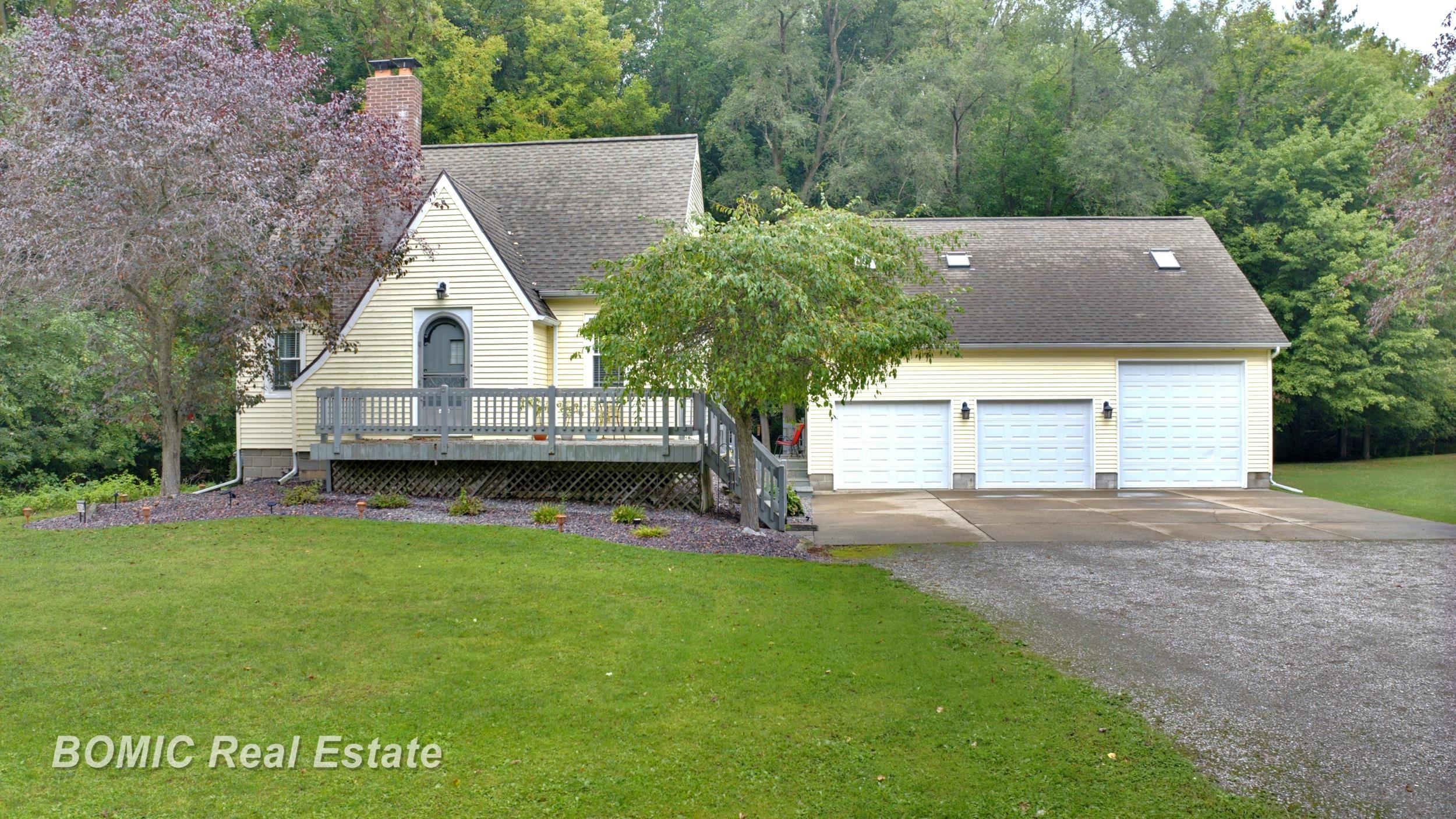 3934 Grotto Road Property Photo 1