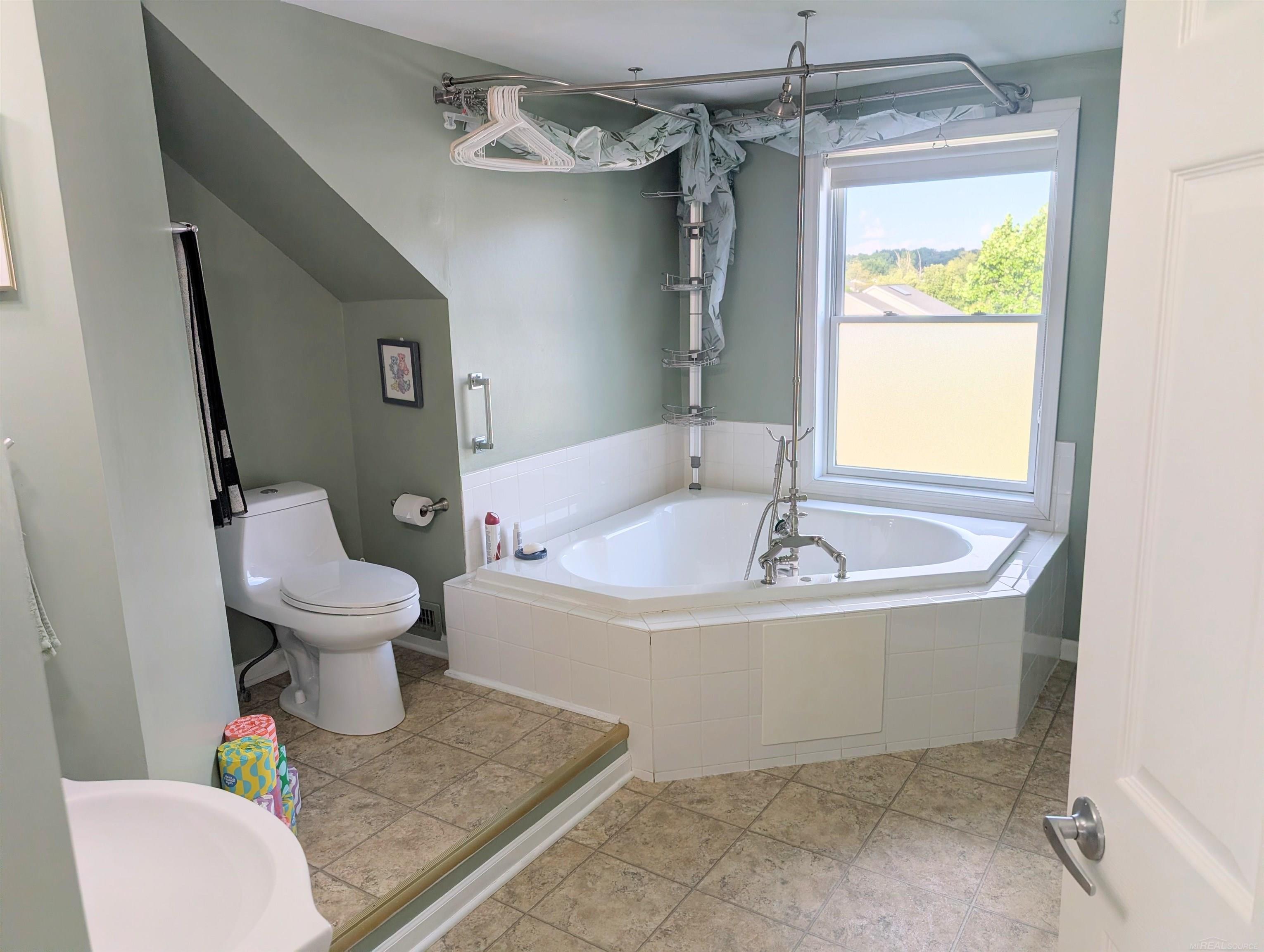560 Little Lake Drive Property Photo 10
