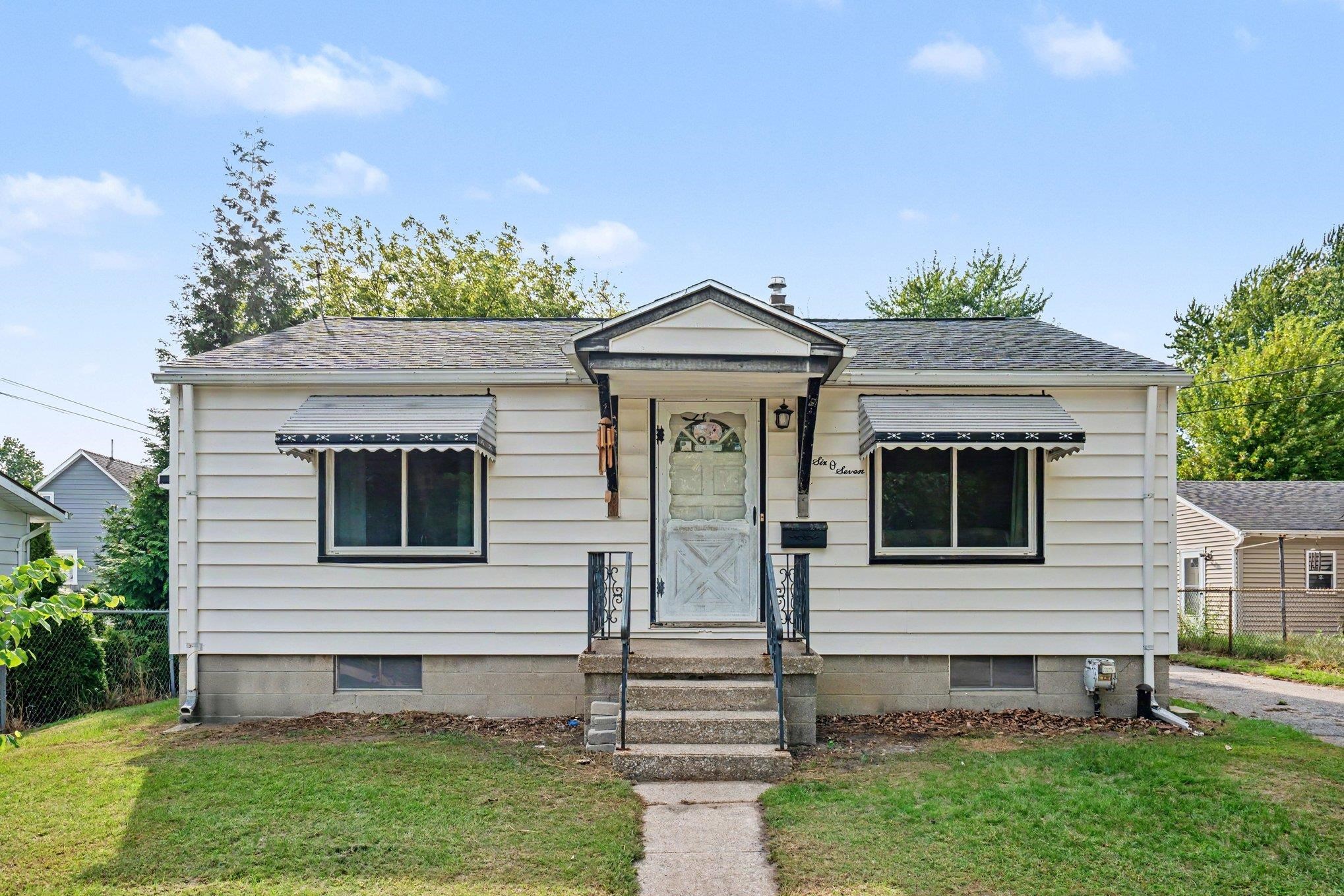 607 N Sophia Street Property Photo 2