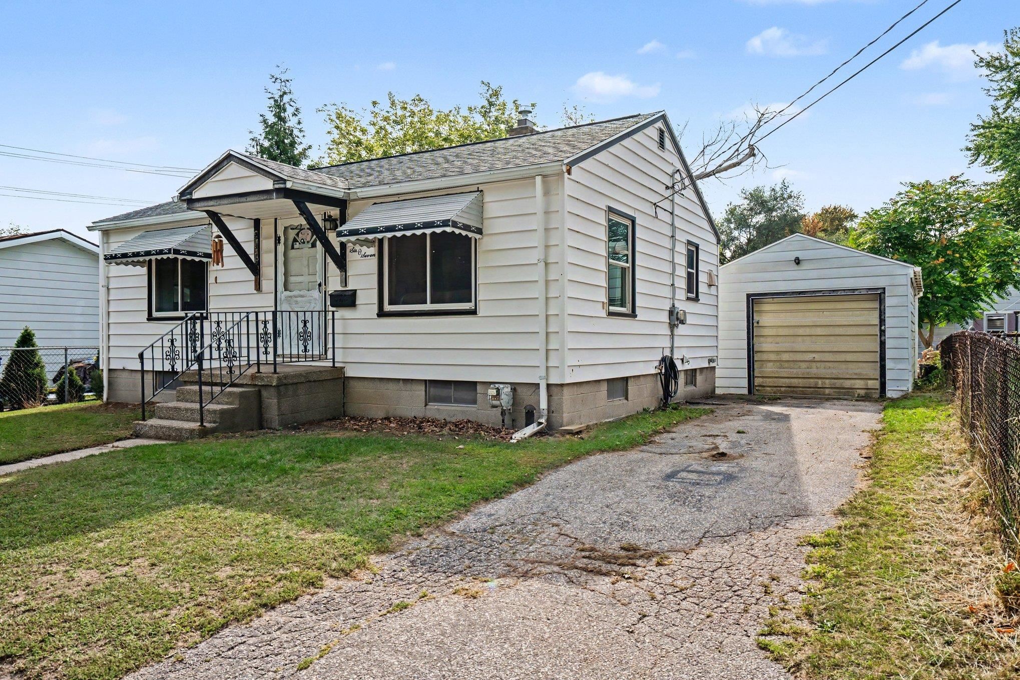 607 N Sophia Street Property Photo 3