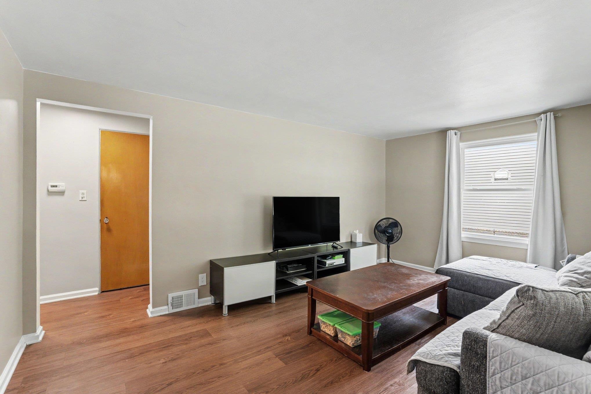 607 N Sophia Street Property Photo 4