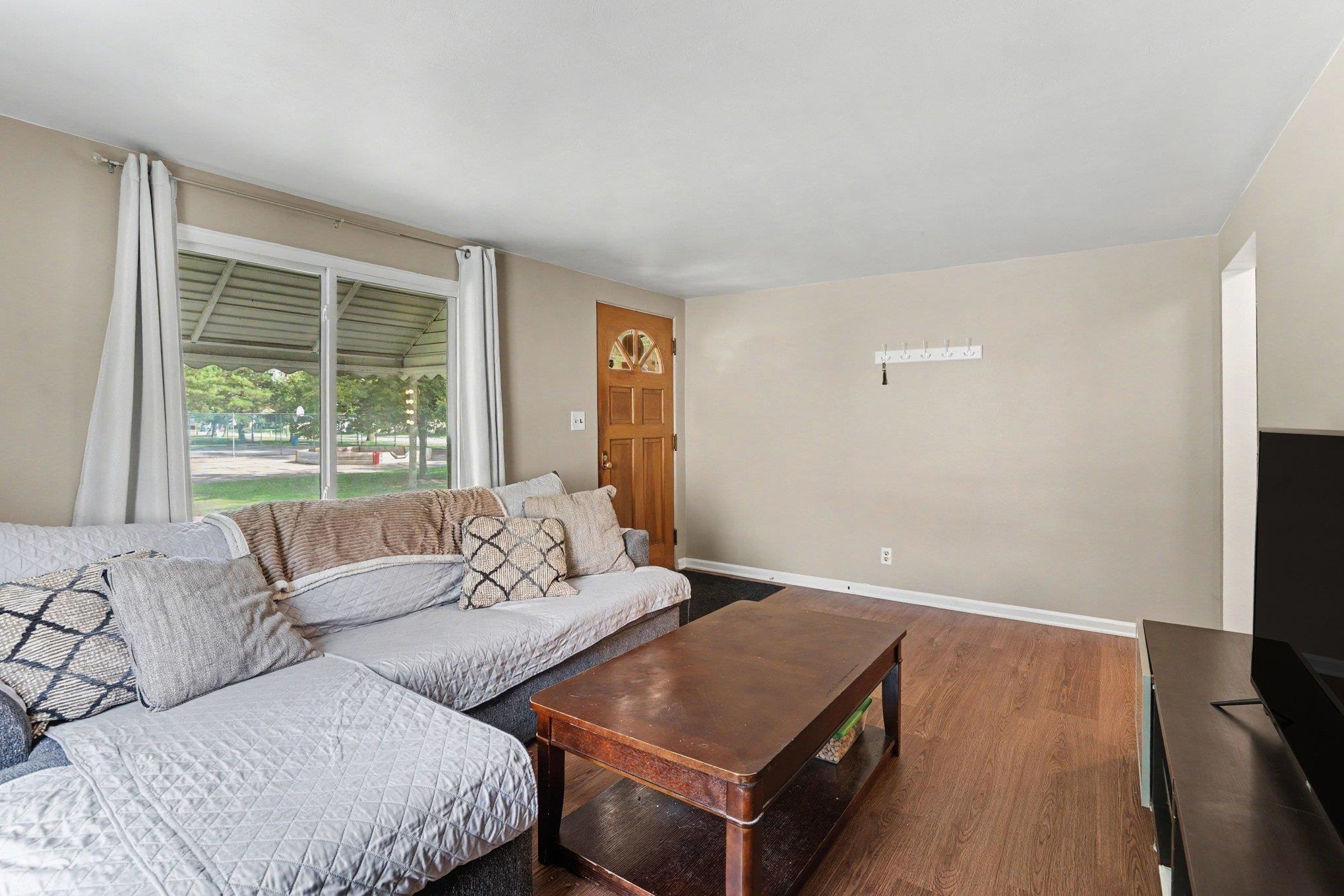 607 N Sophia Street Property Photo 6