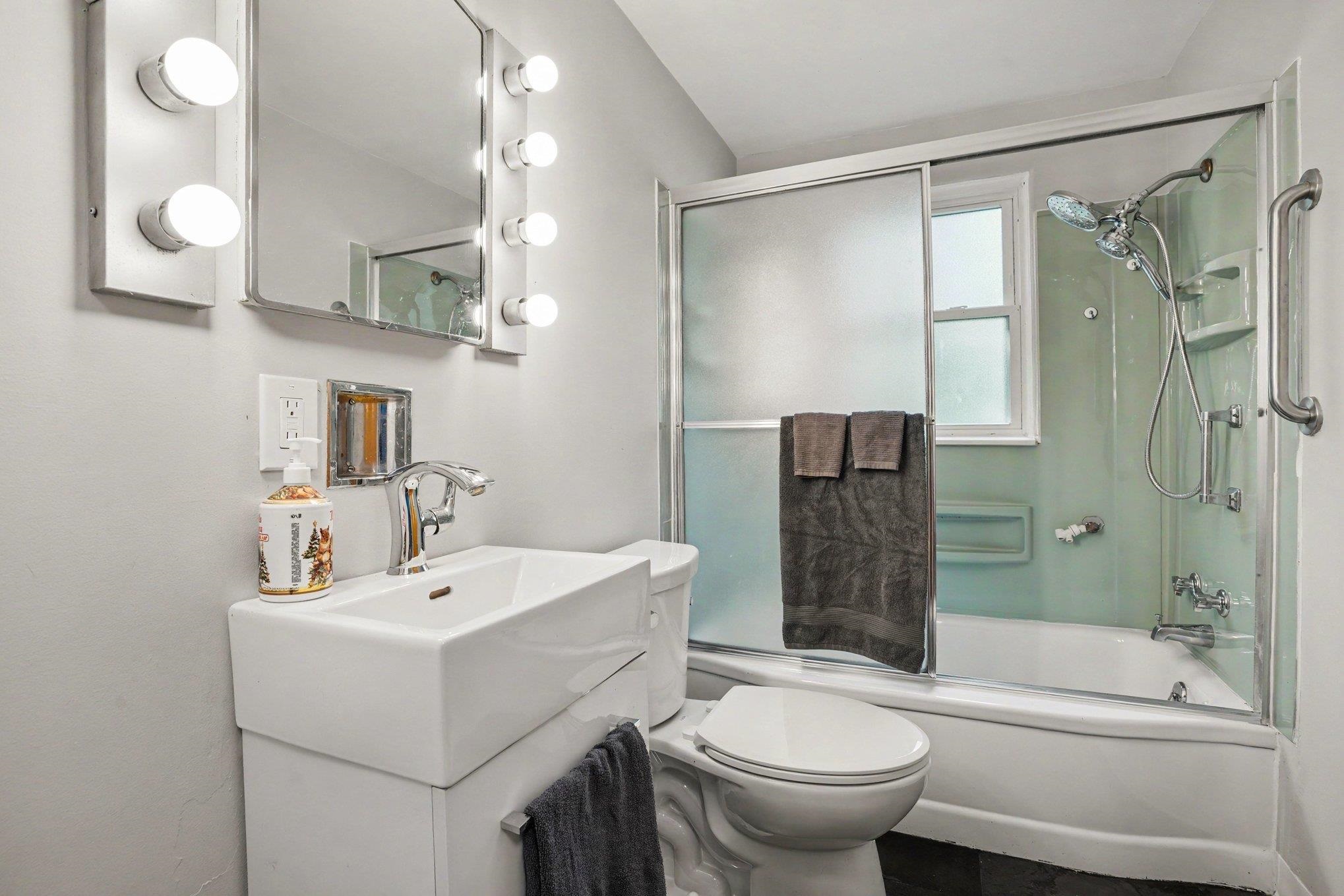 607 N Sophia Street Property Photo 12