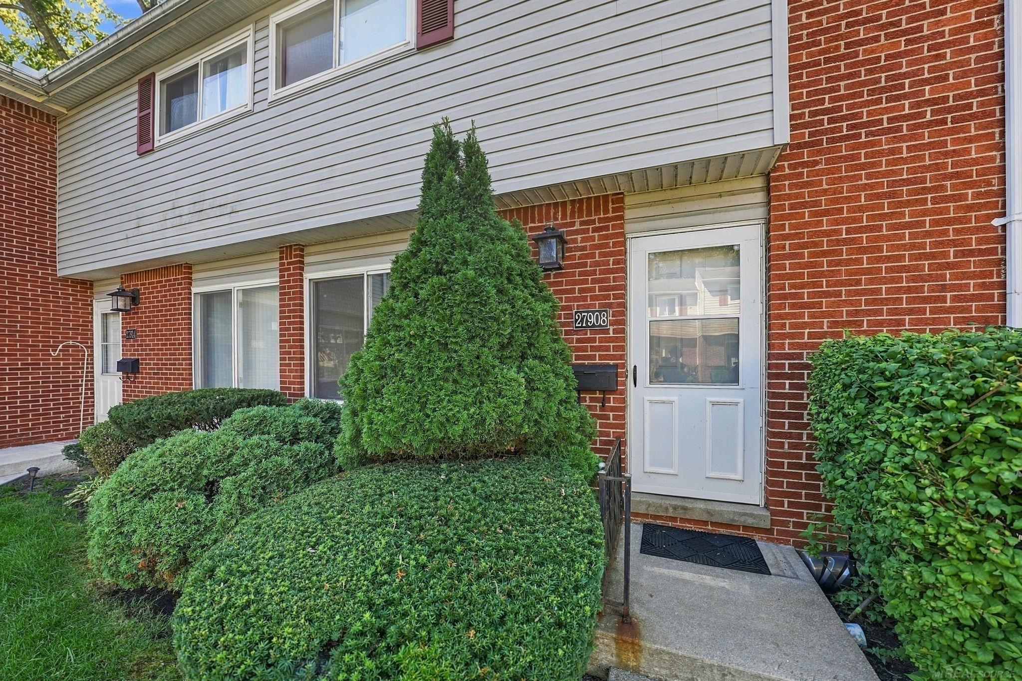 27908 Eastwick Square Drives Property Photo 4