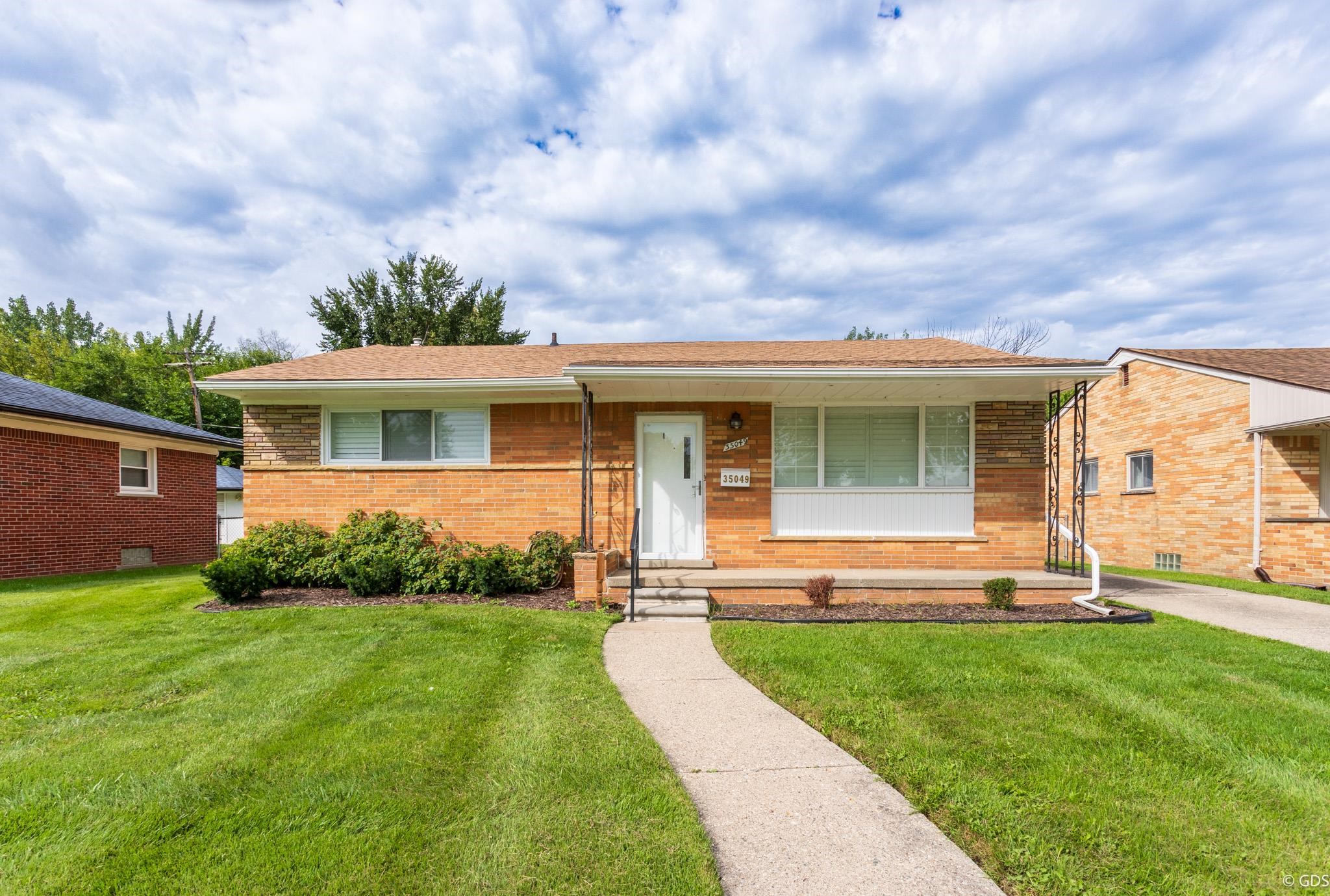 35049 Golden Street Property Photo 1