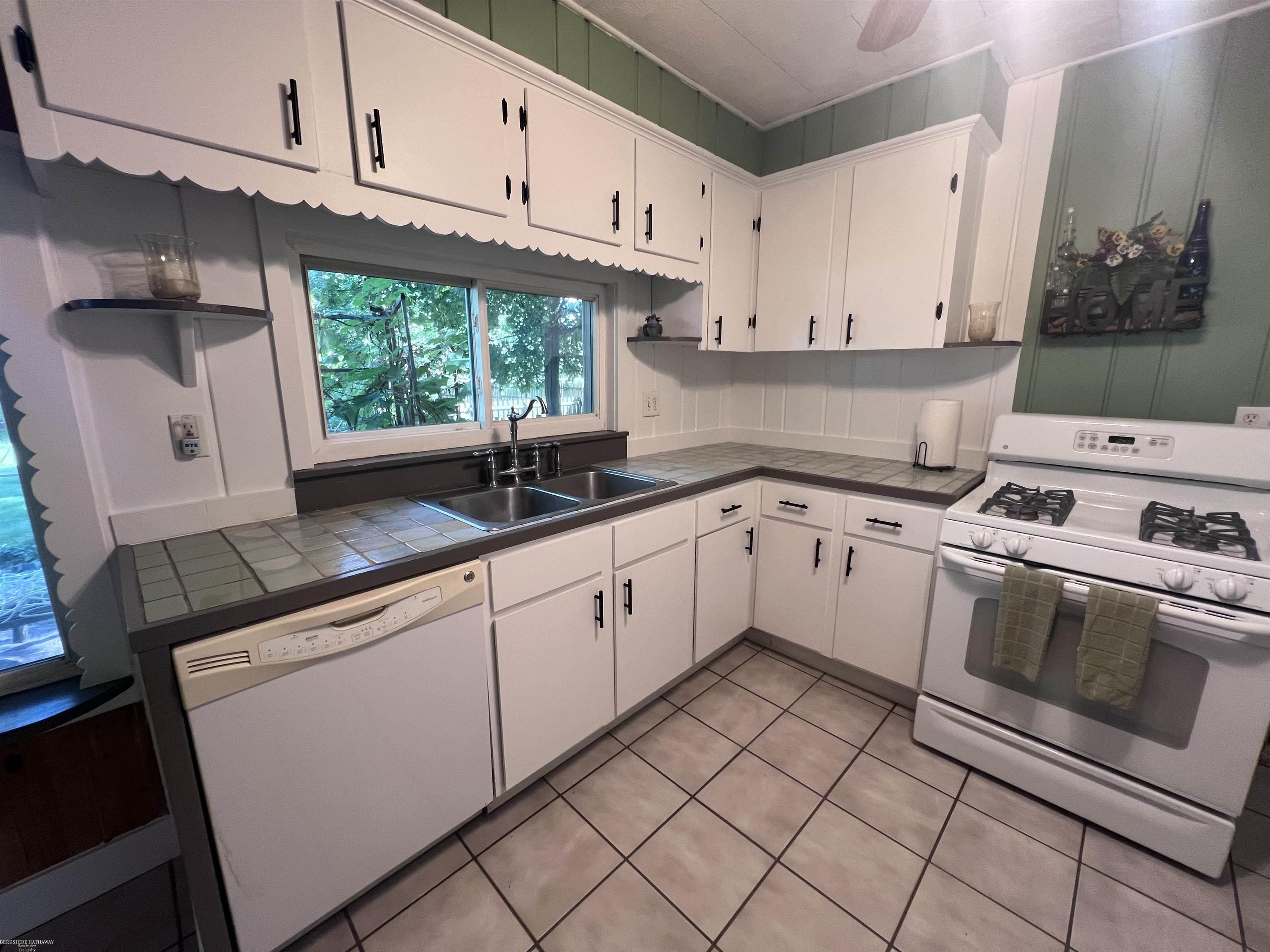 51 Juniper Street Property Photo 4