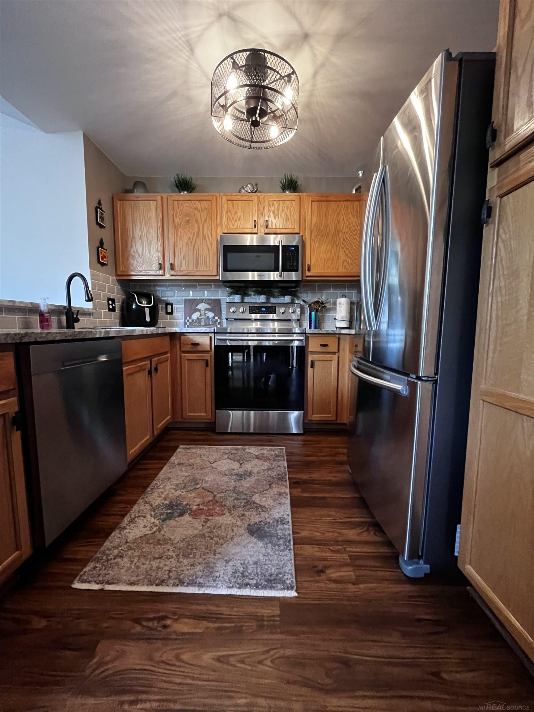 51582 Stern Lane Property Photo 5