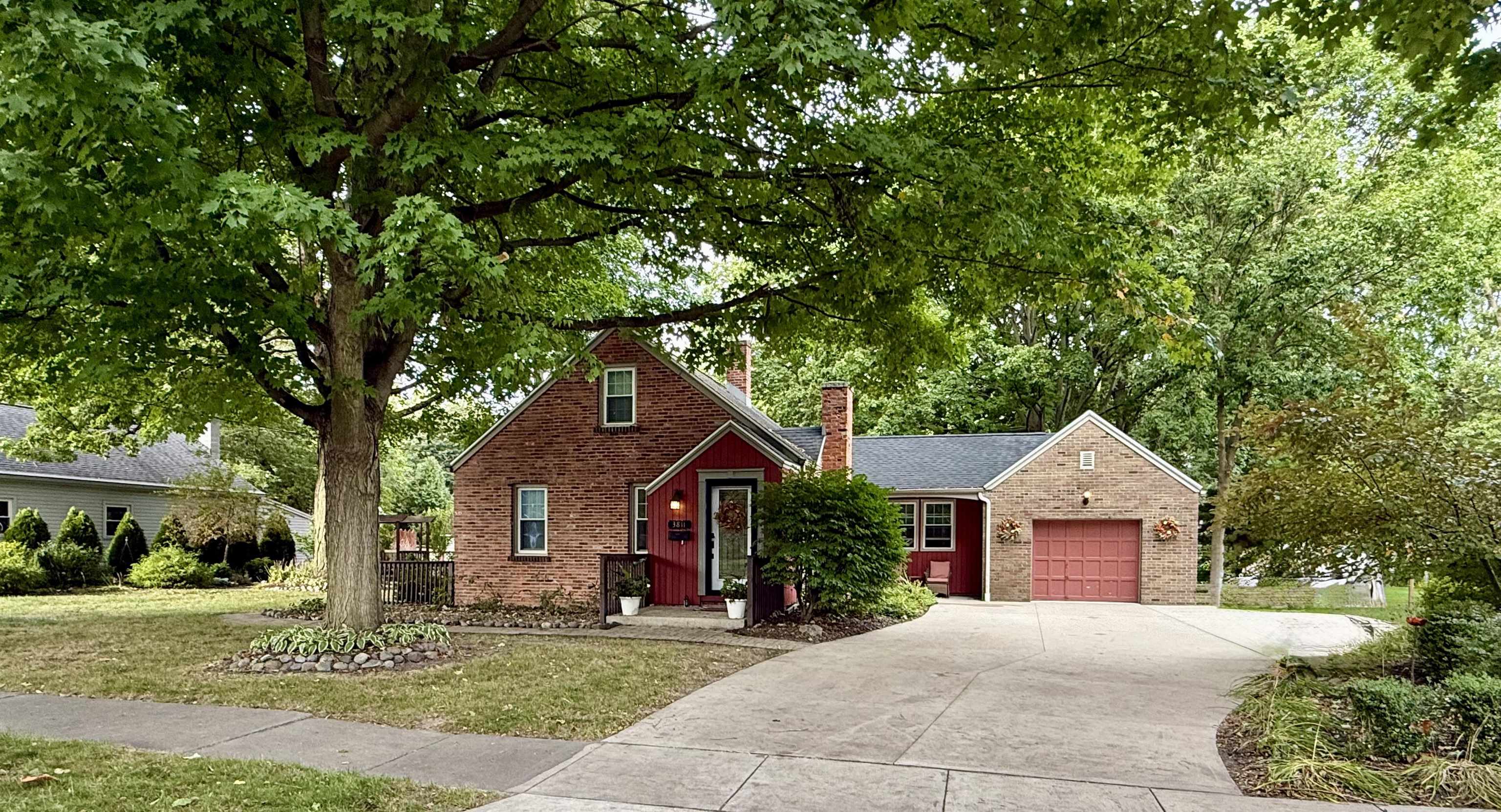 3811 Salem Street Property Photo 1