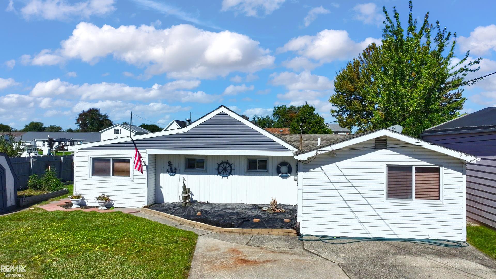 7248 Aqua Isle Drive Property Photo 1