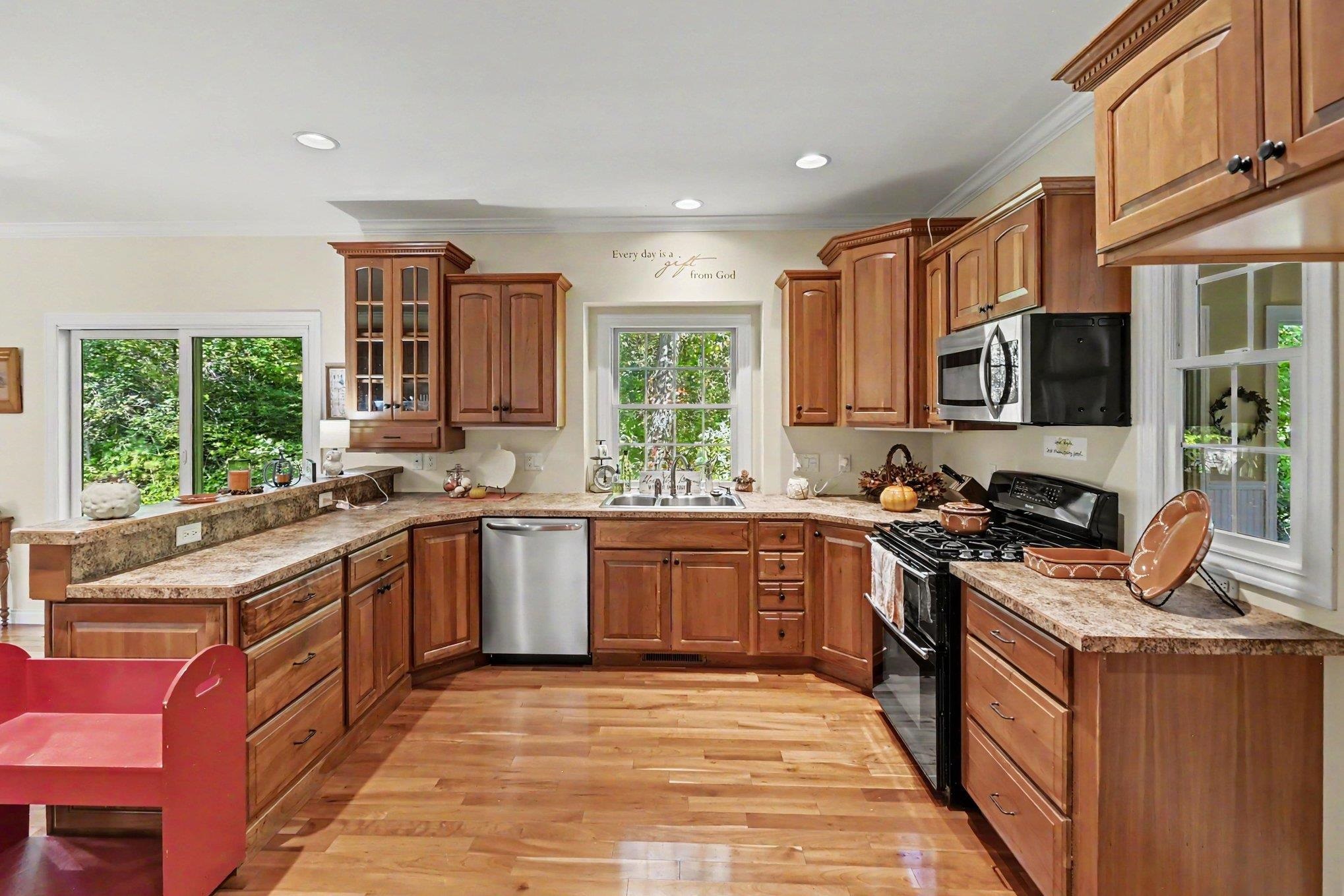 7430 Rock Hollow Lane Property Photo 8