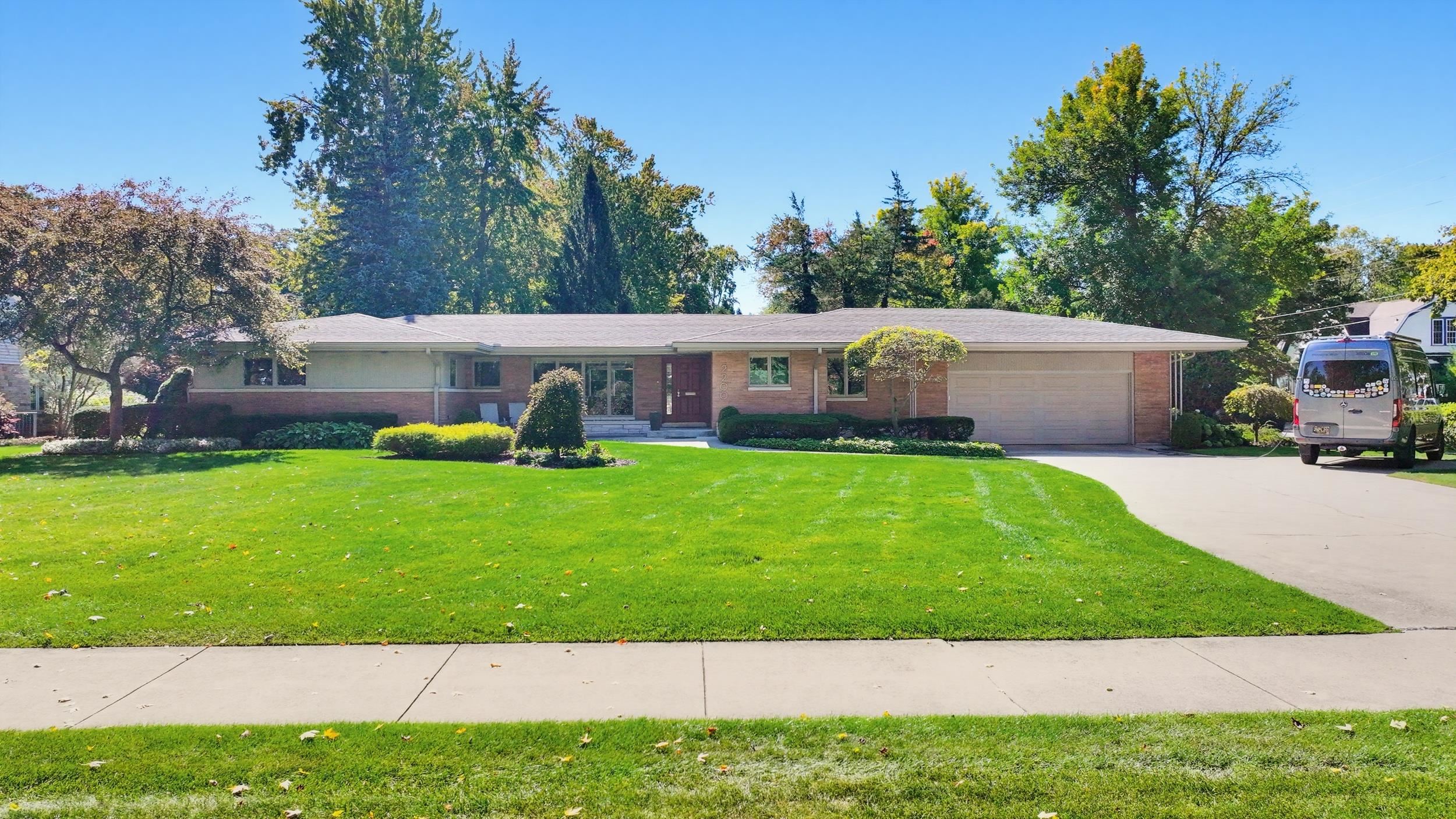 2200 Groveland Road Property Photo 1