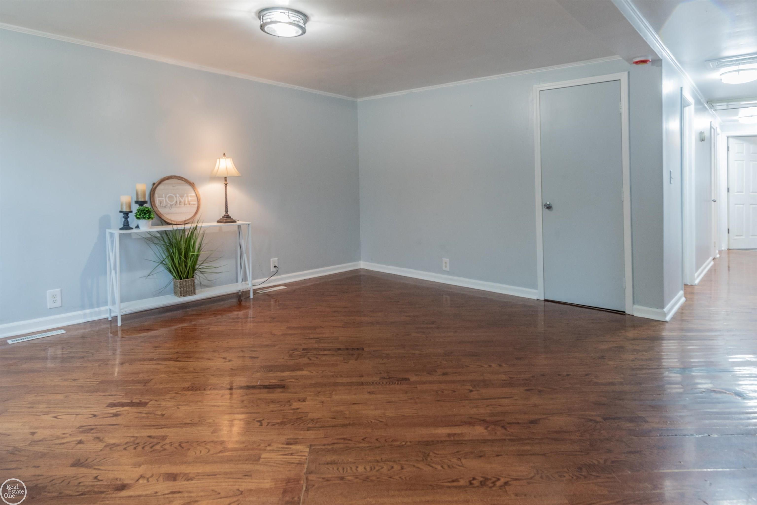 549 Edwards Street Property Photo 4