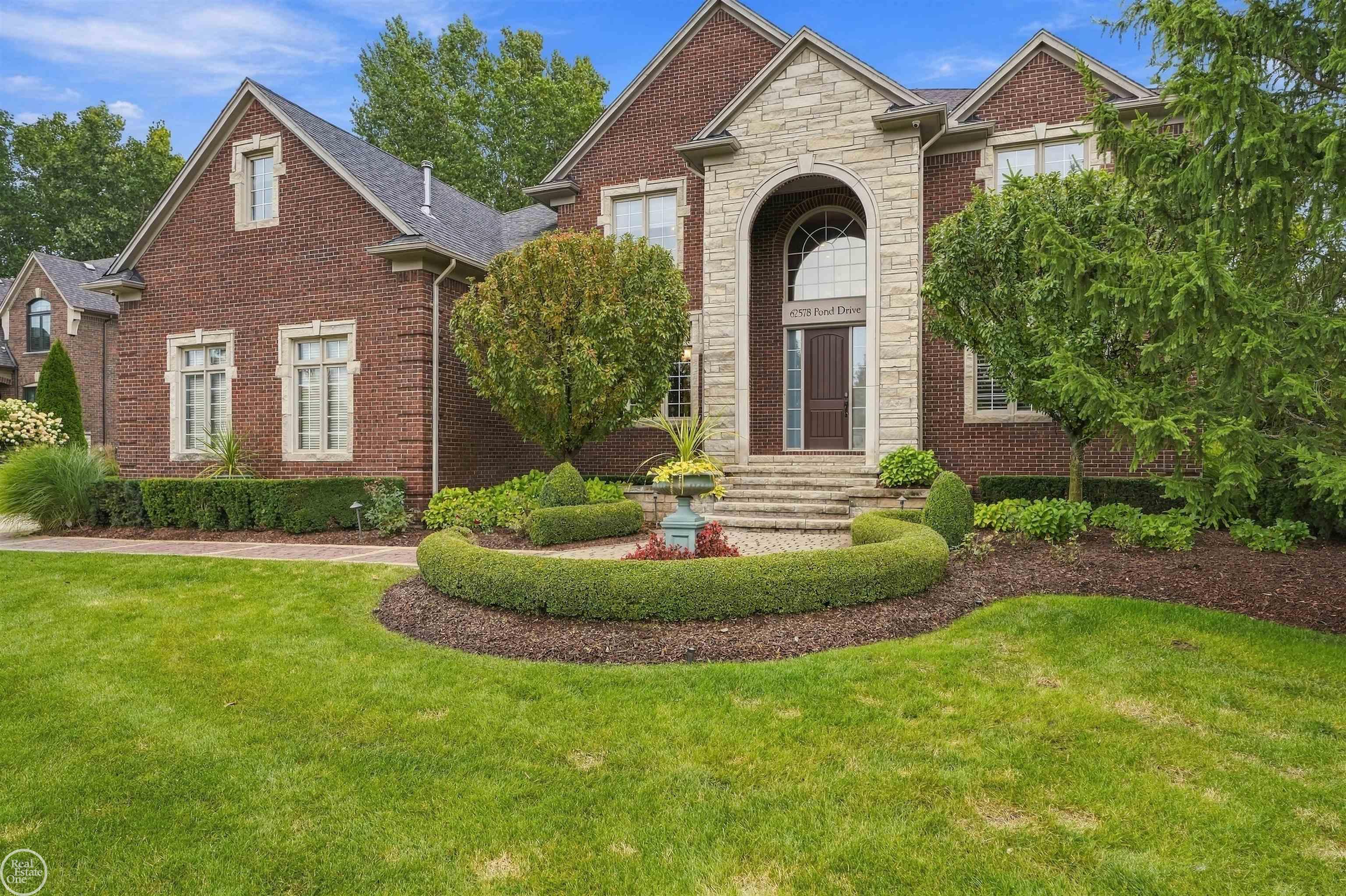 62578 Pond Drive Property Photo 1