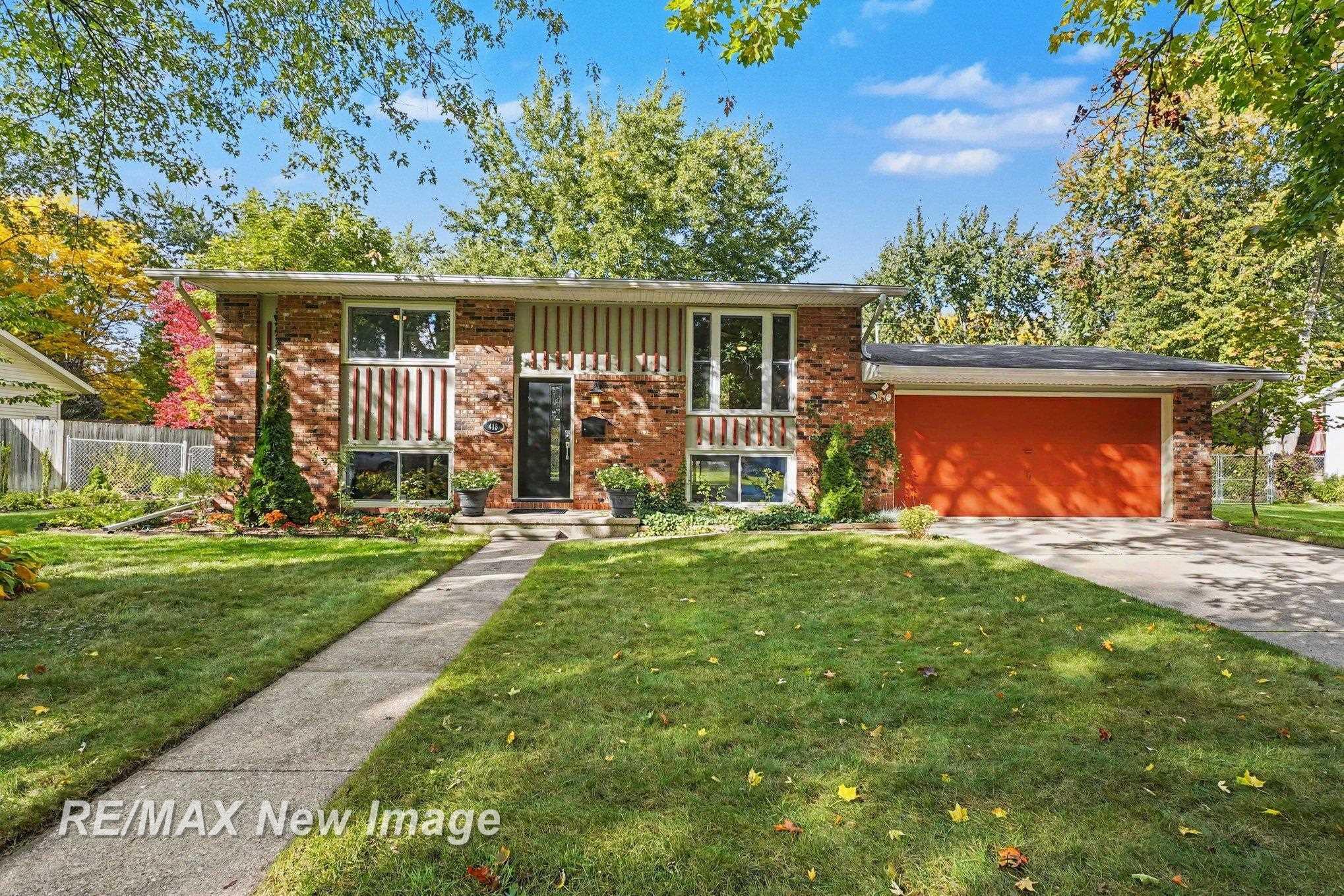 413 Hollybrook Drive Property Photo 1