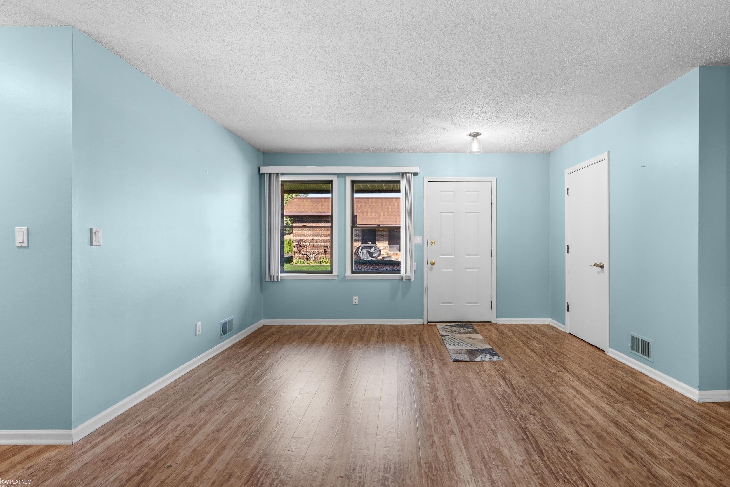 22731 Garfield Street Property Photo 5