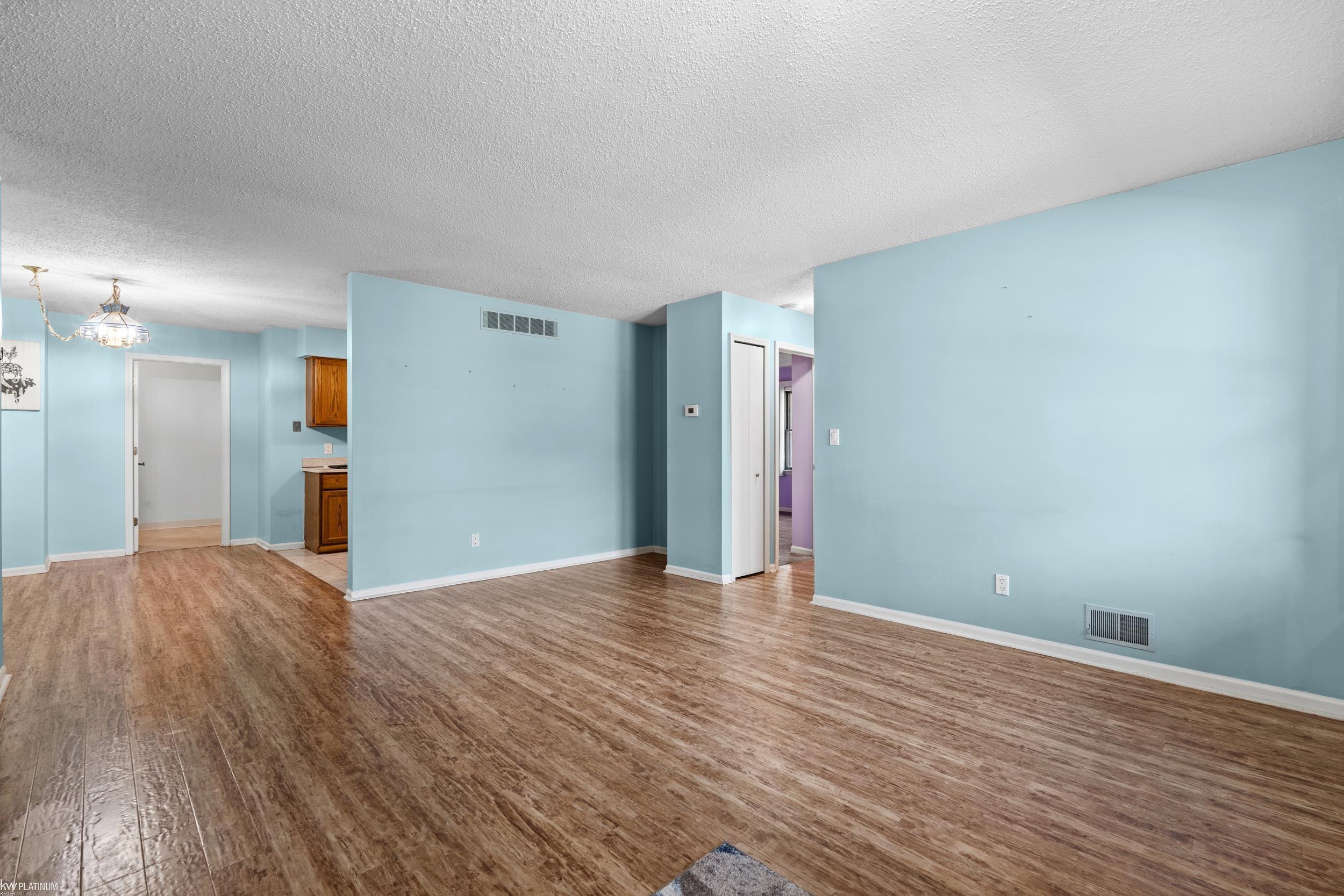 22731 Garfield Street Property Photo 6