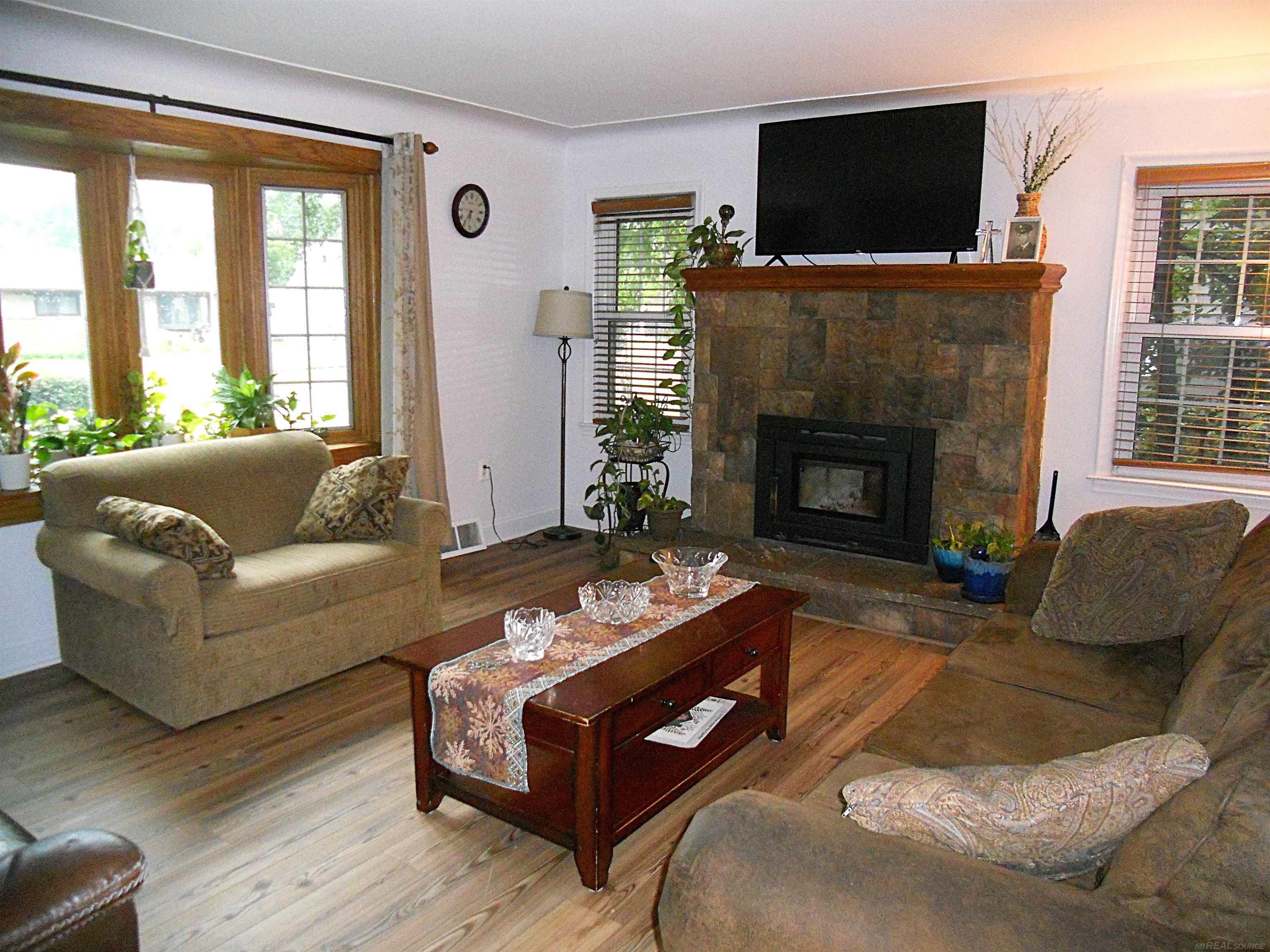 8239 Garbor Drive Property Photo 5