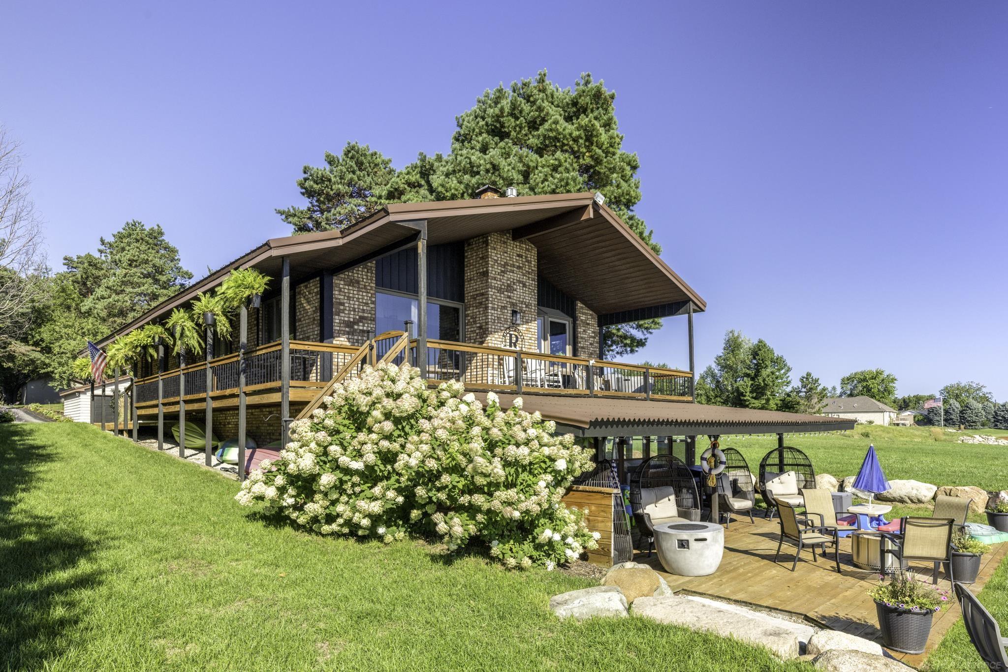 8915 Lakeshore Road Property Photo 1