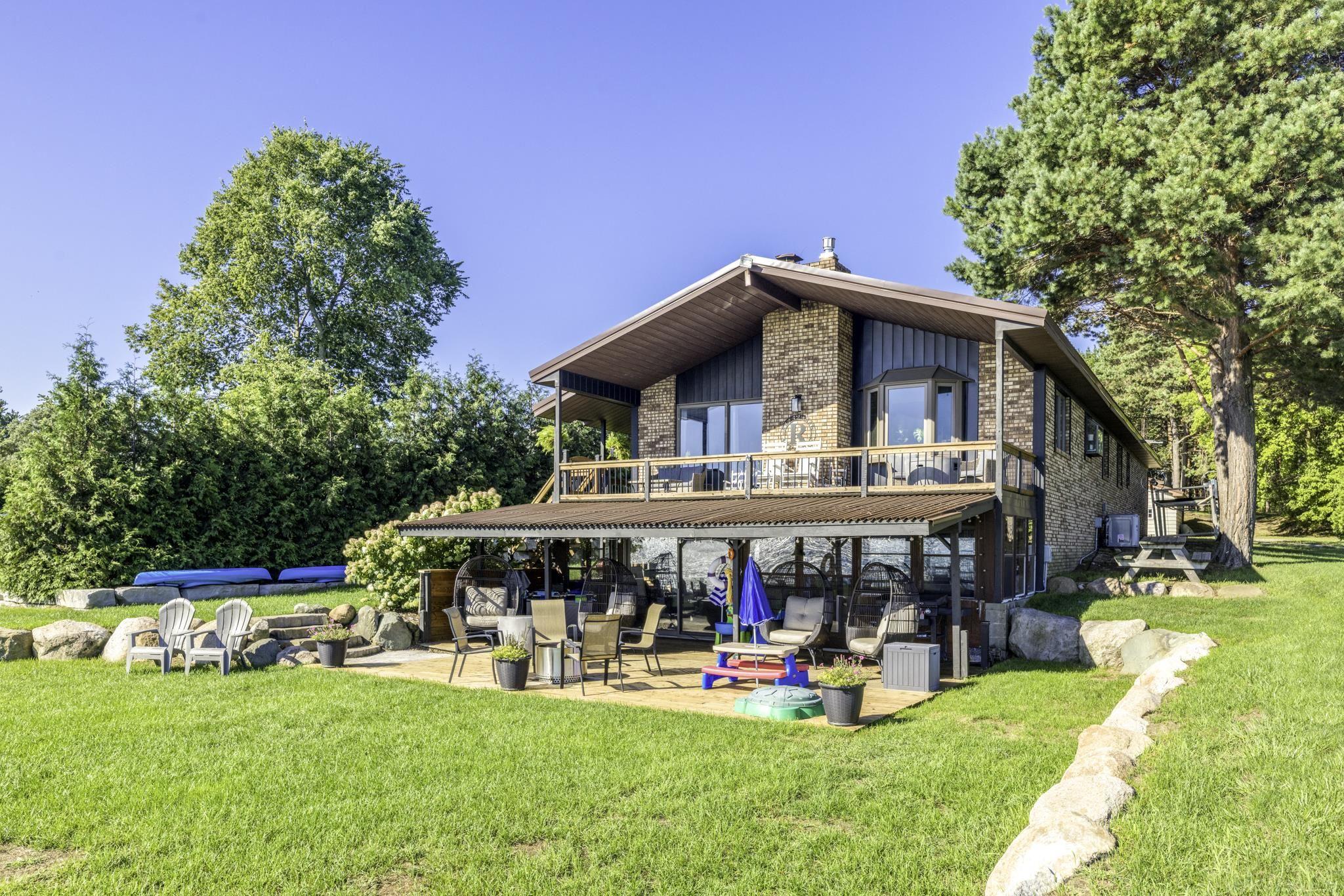 8915 Lakeshore Road Property Photo 2