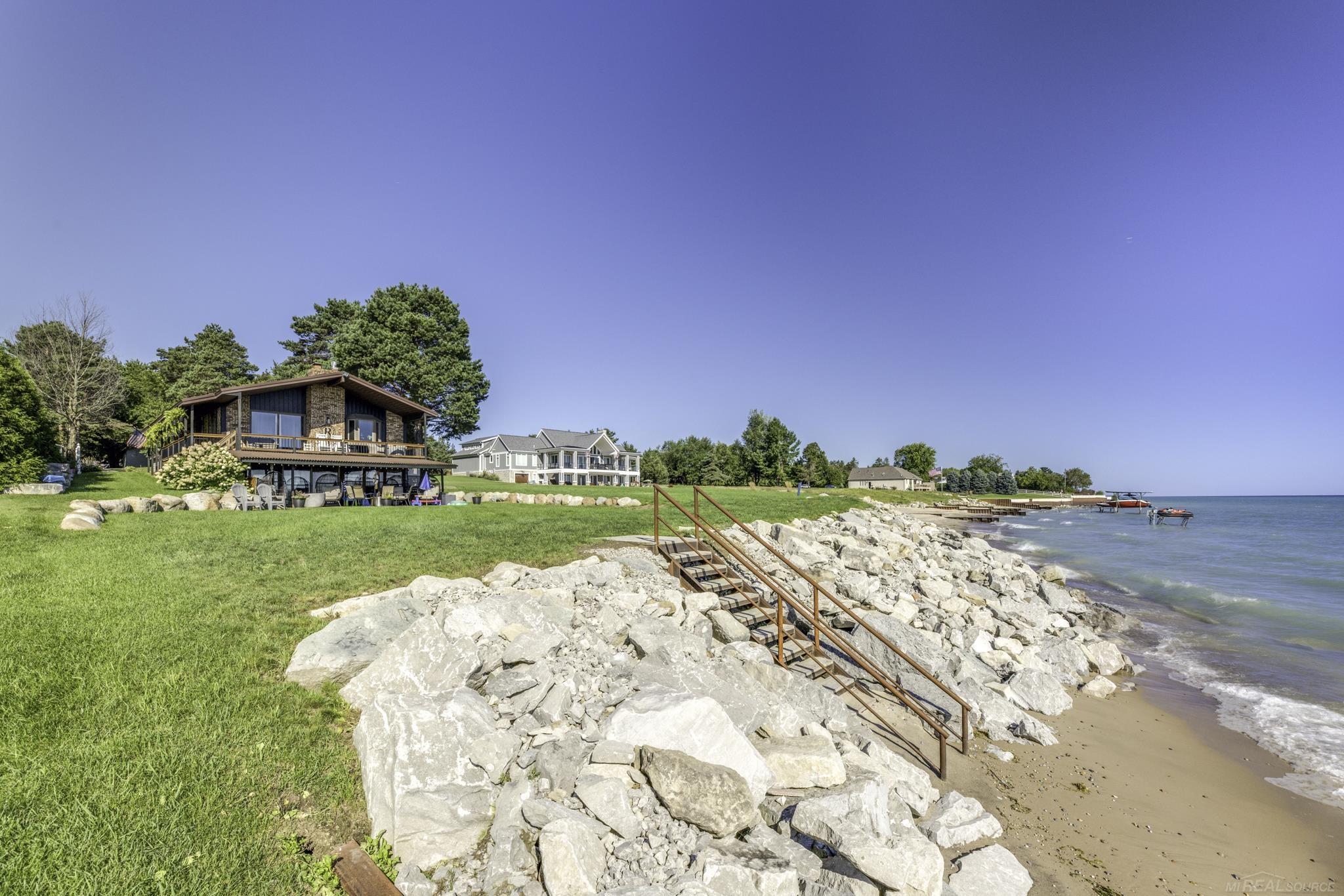 8915 Lakeshore Road Property Photo 4