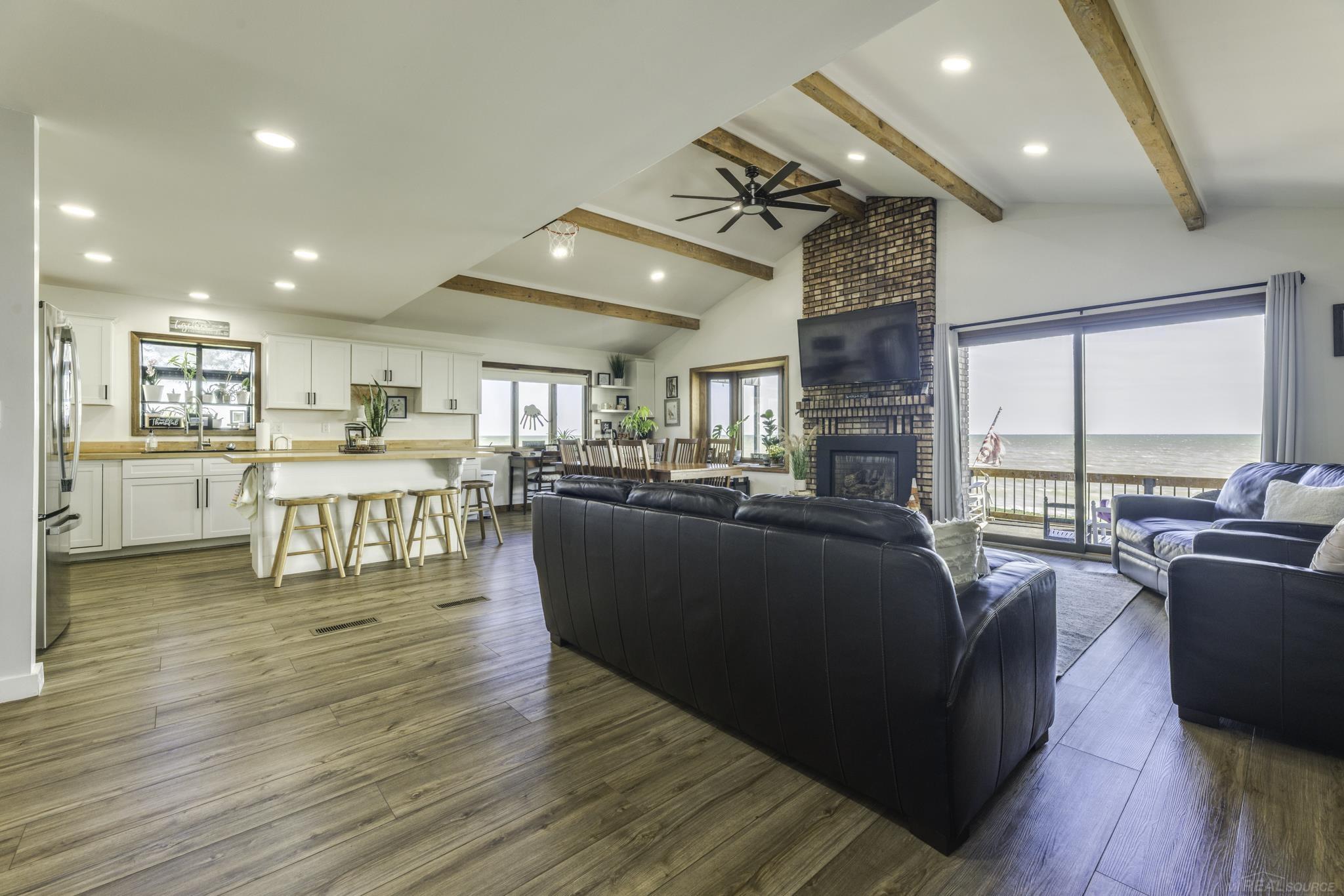 8915 Lakeshore Road Property Photo 8