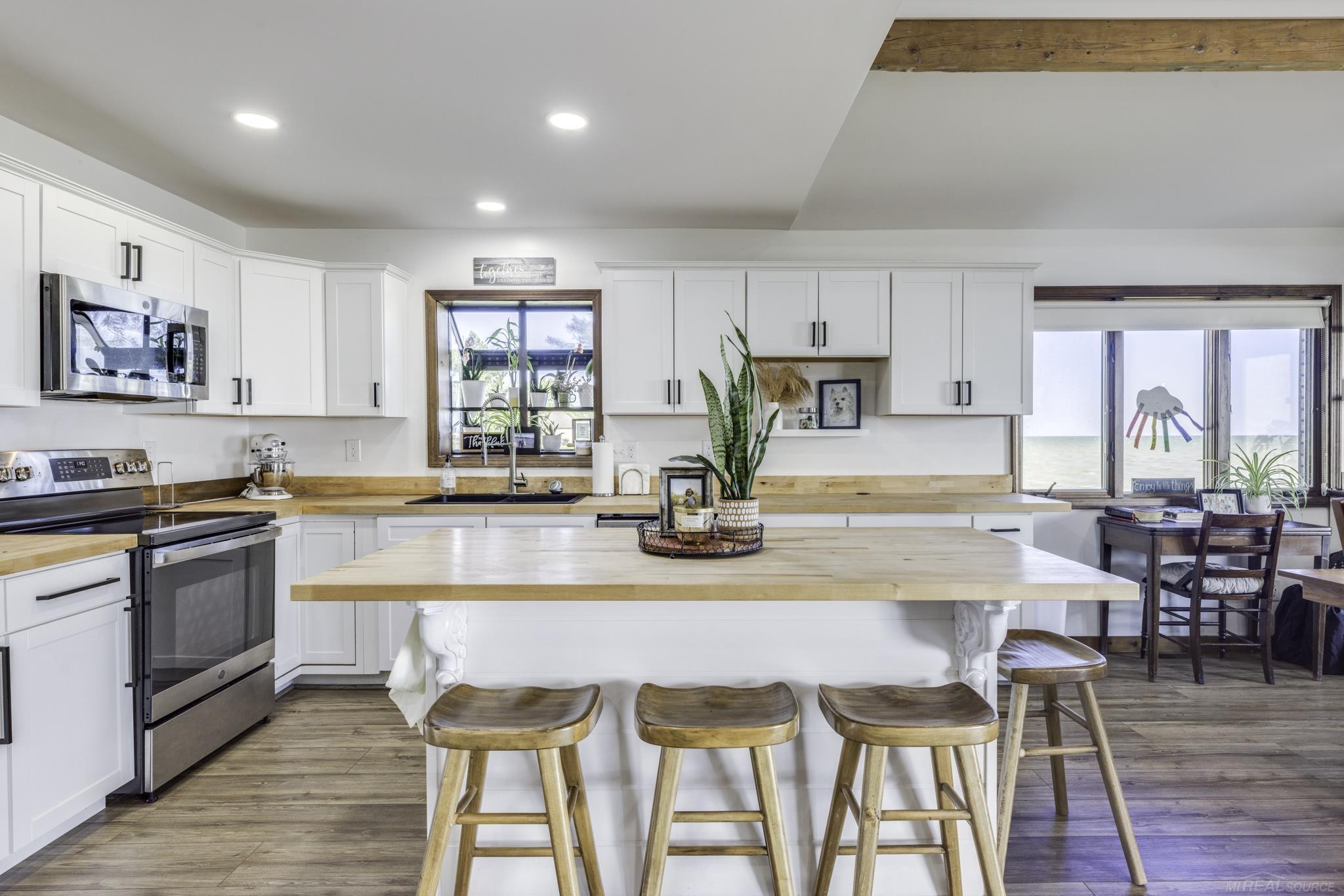 8915 Lakeshore Road Property Photo 16