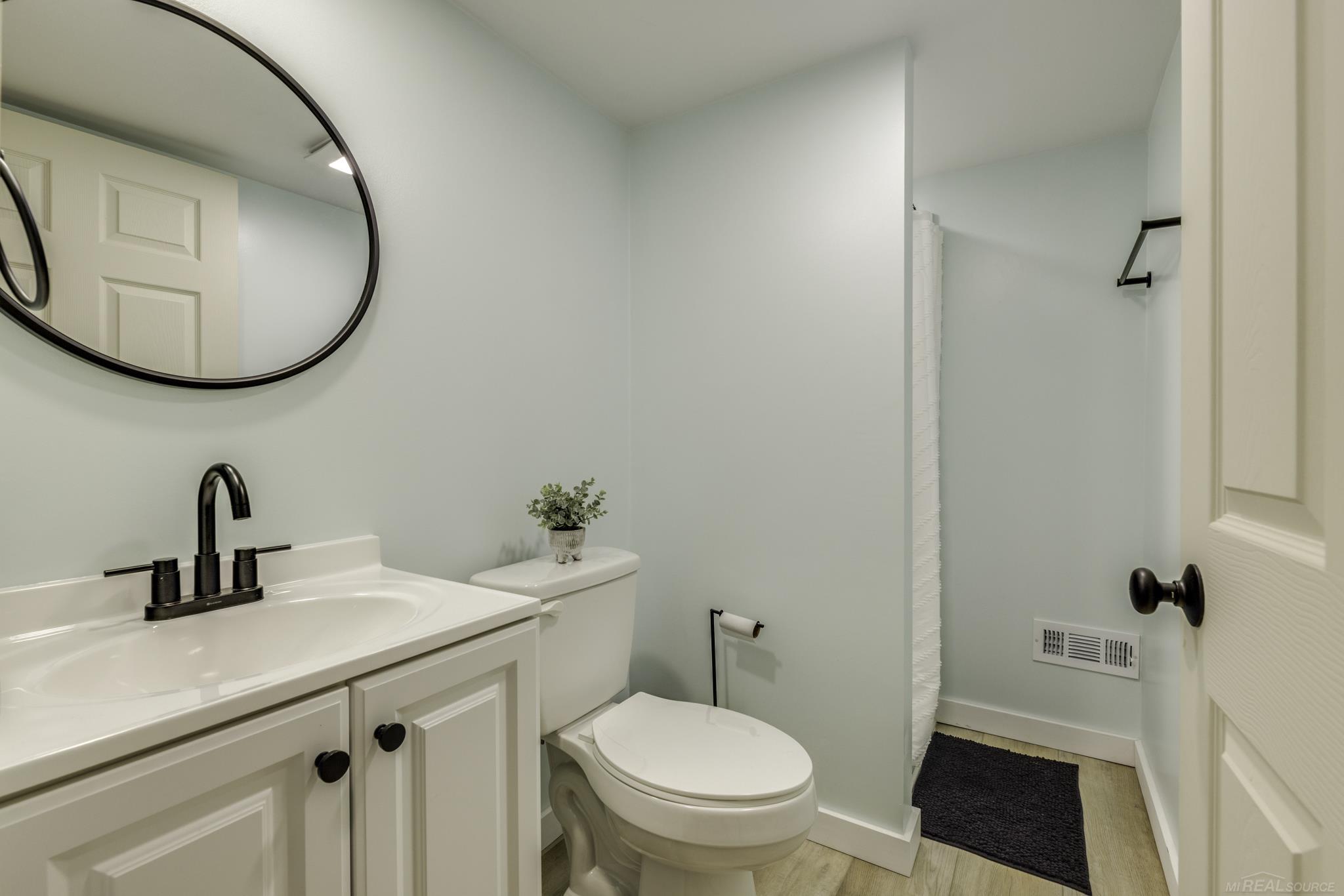 8915 Lakeshore Road Property Photo 40