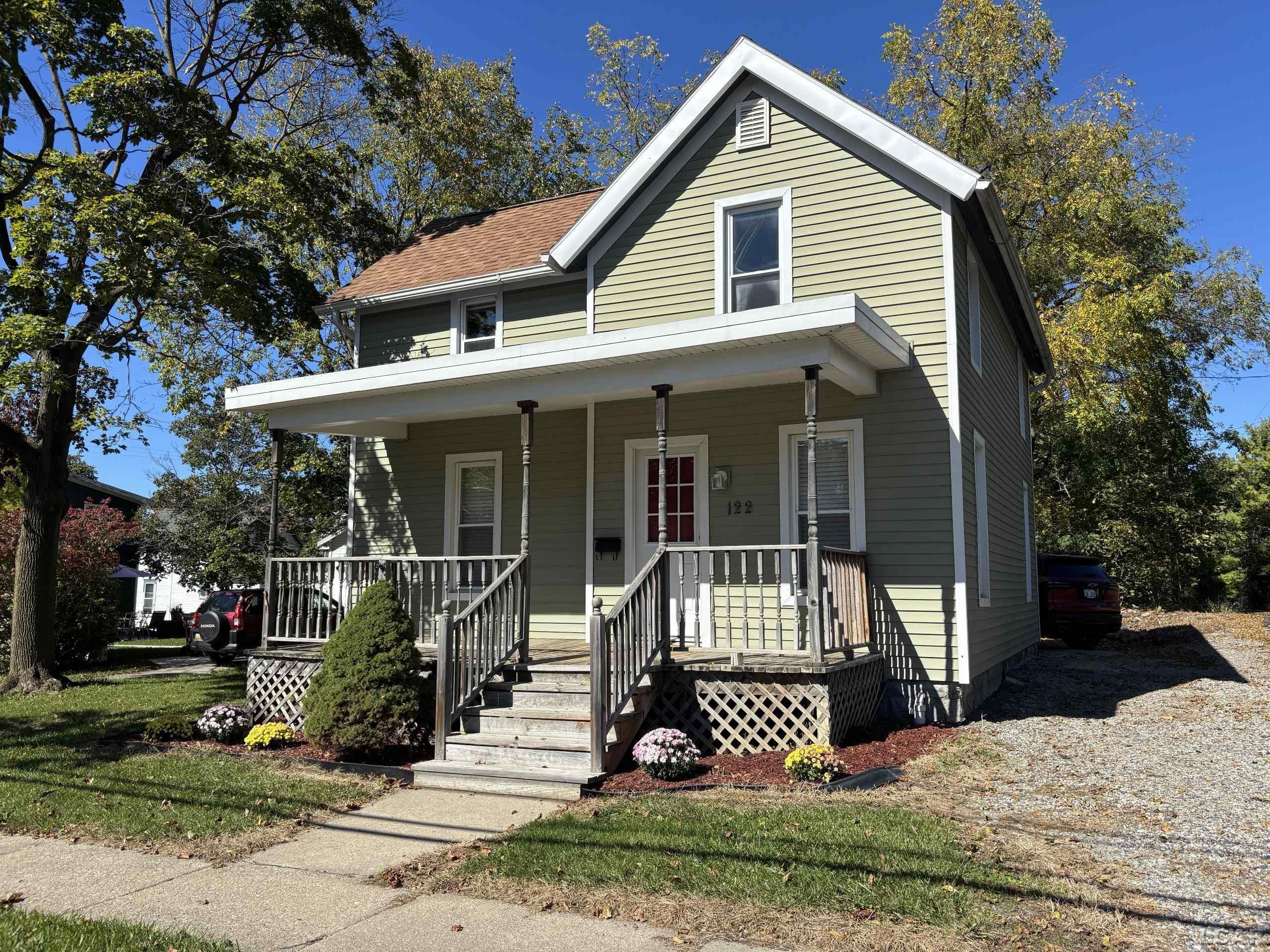 122 W Beecher Street Property Photo 1