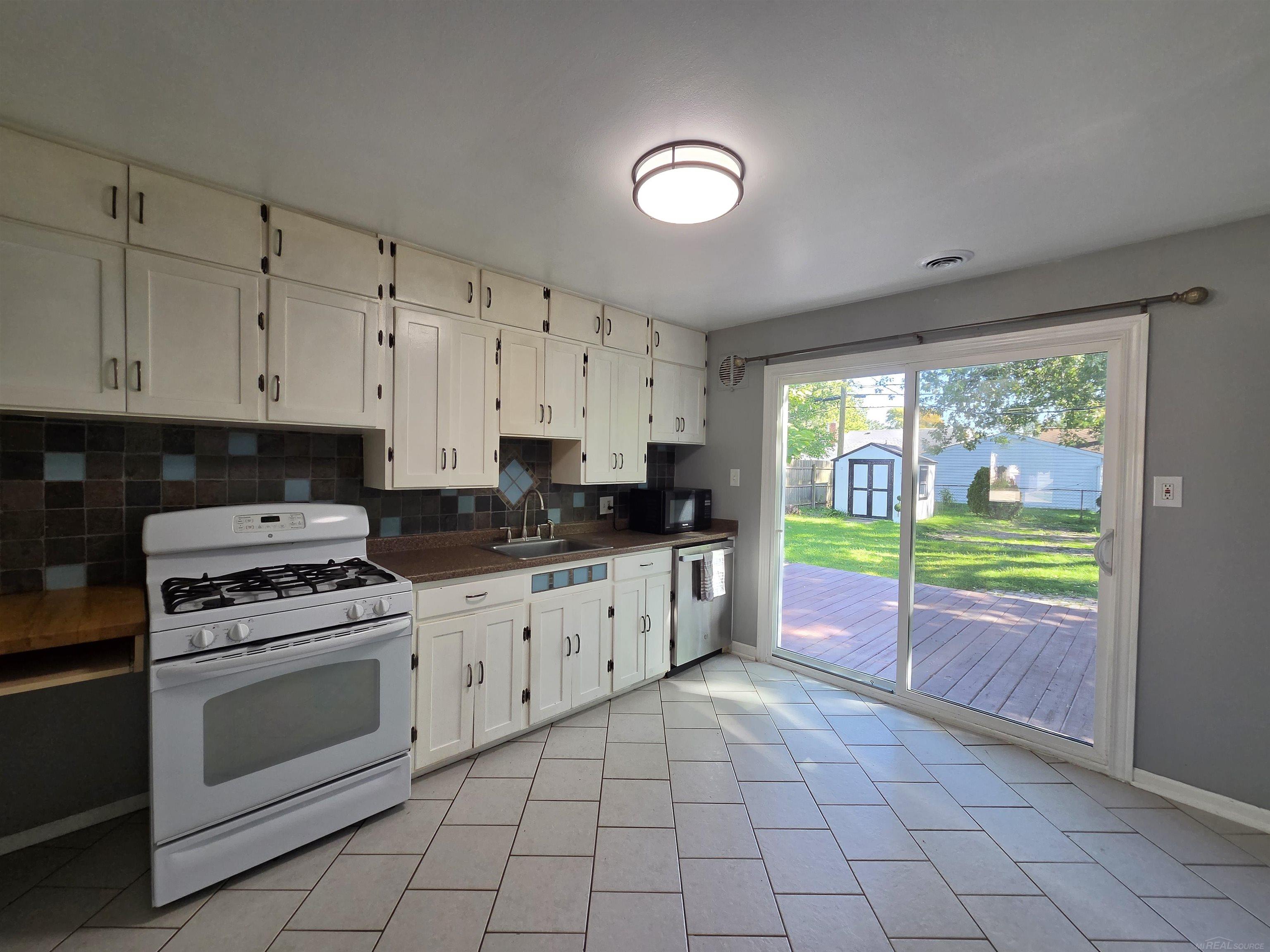 26640 Clancy Street Property Photo 3