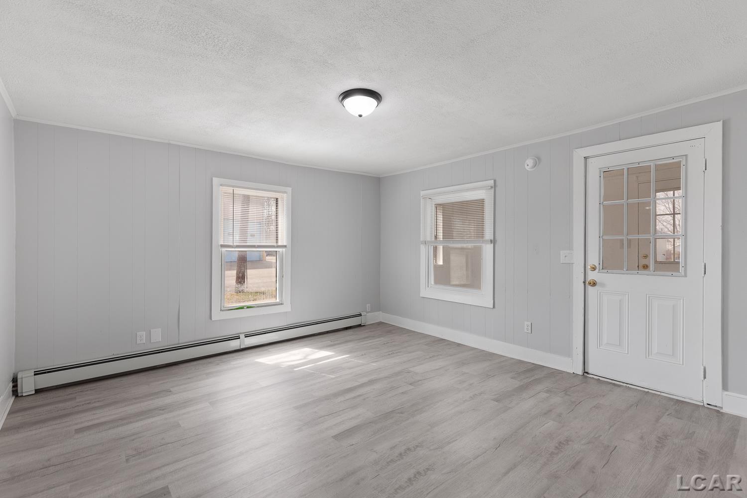 206 Ormsby Street Property Photo 6