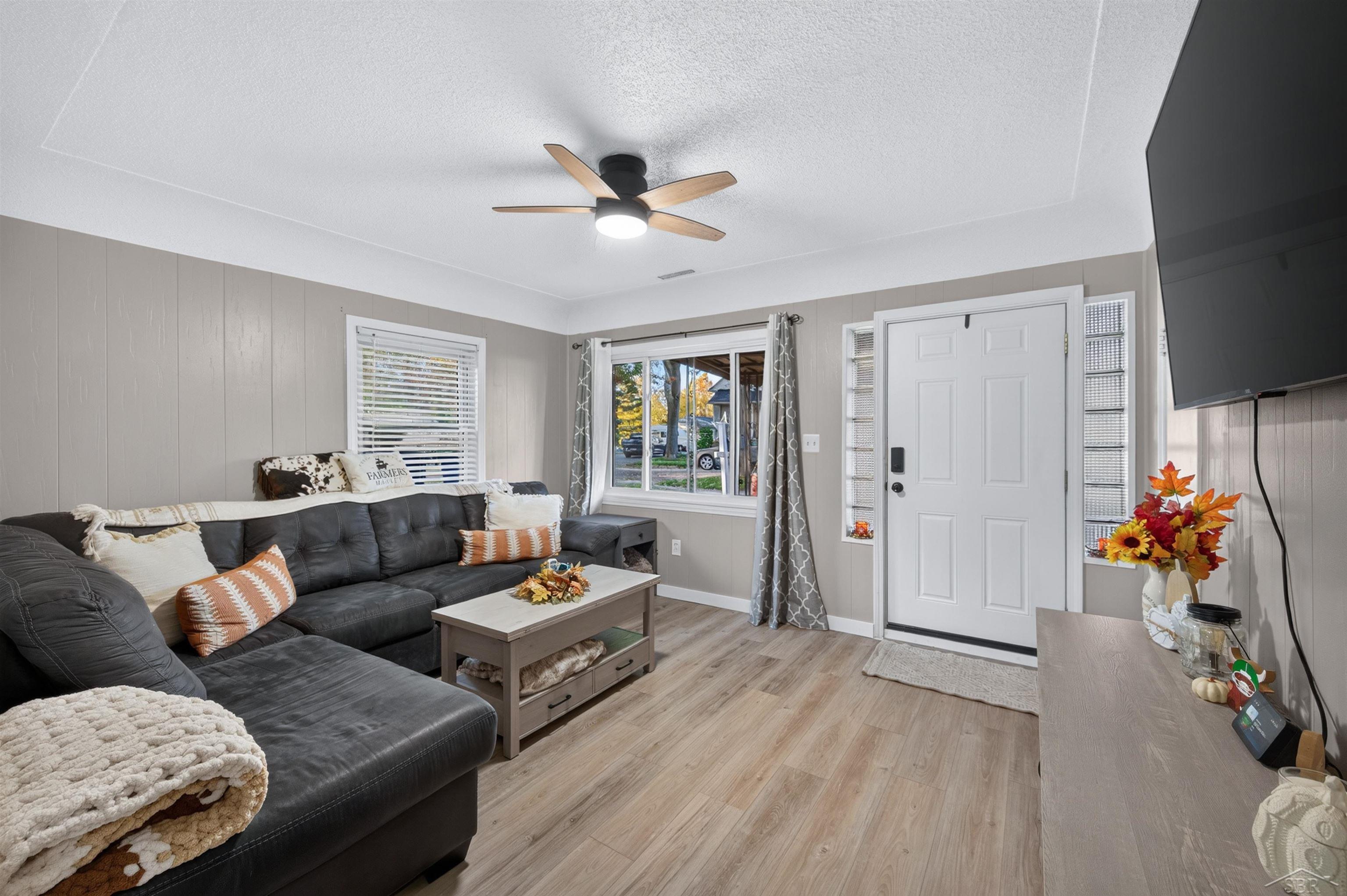 1232 Wellington Street Property Photo 4