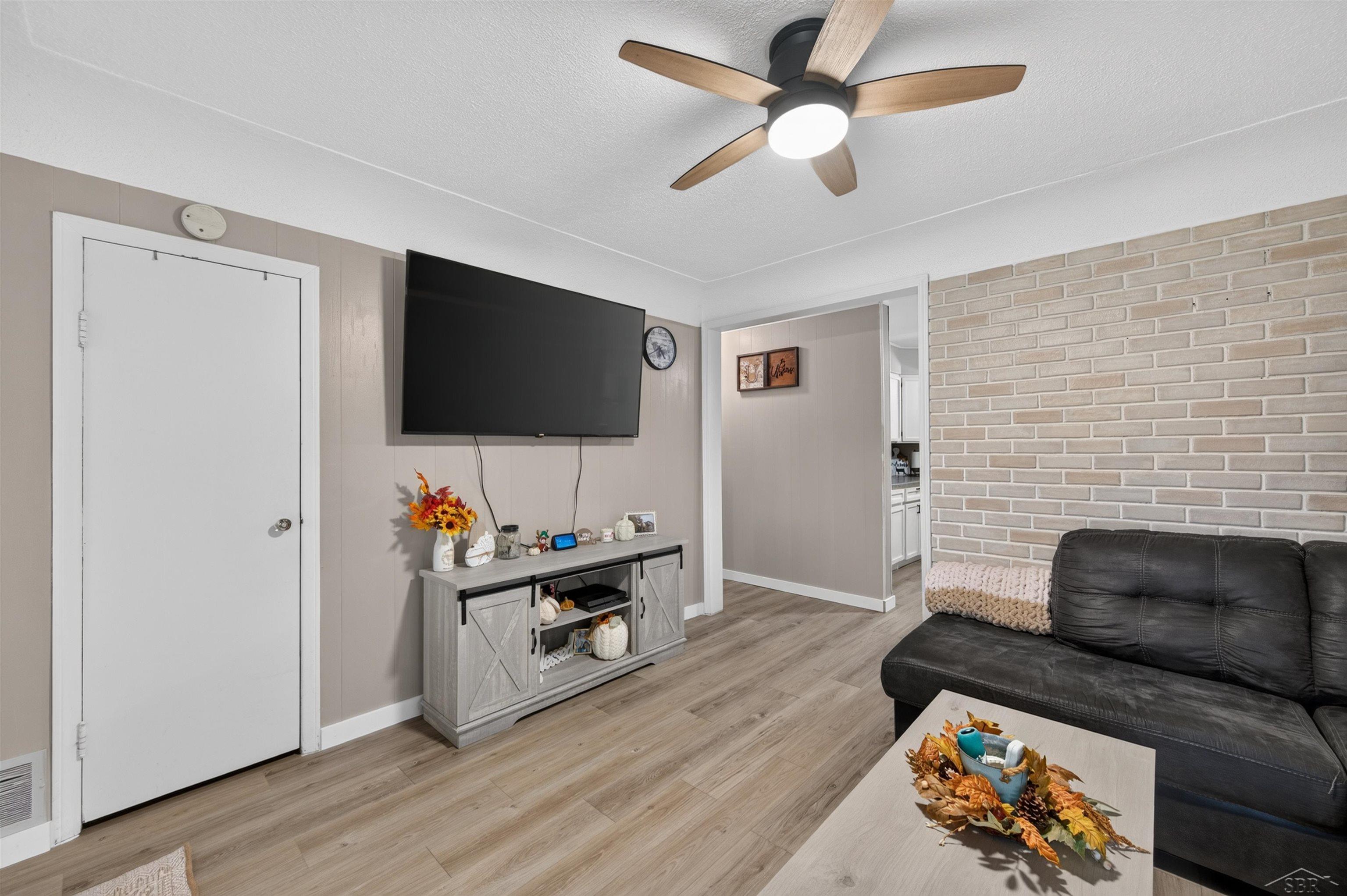 1232 Wellington Street Property Photo 5