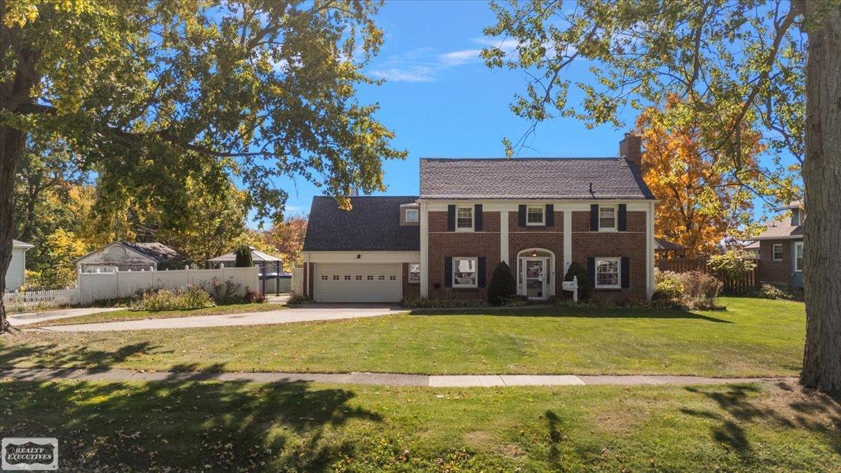 102 1st Street Property Photo 1