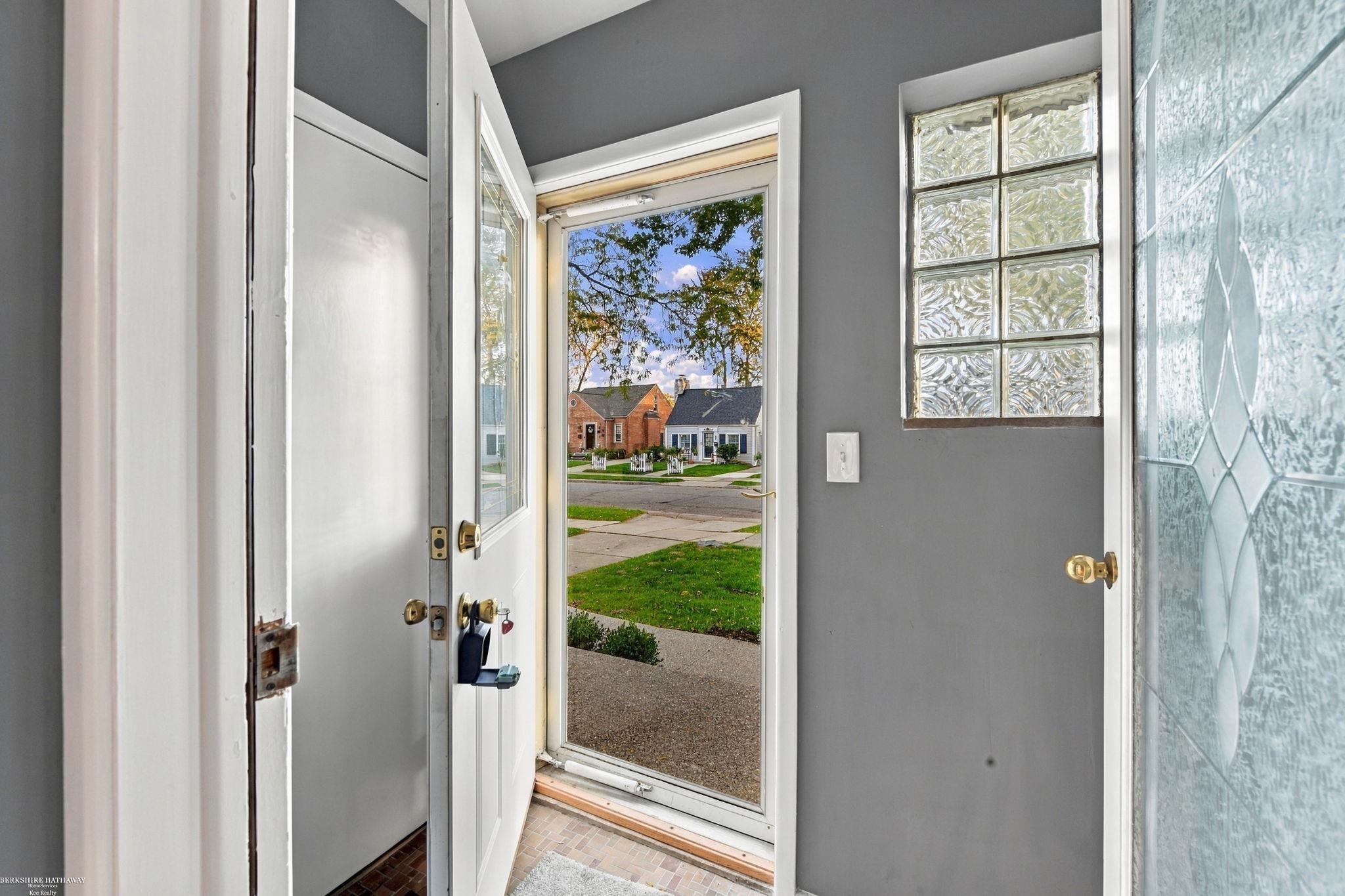 1258 Roslyn Road Property Photo 3