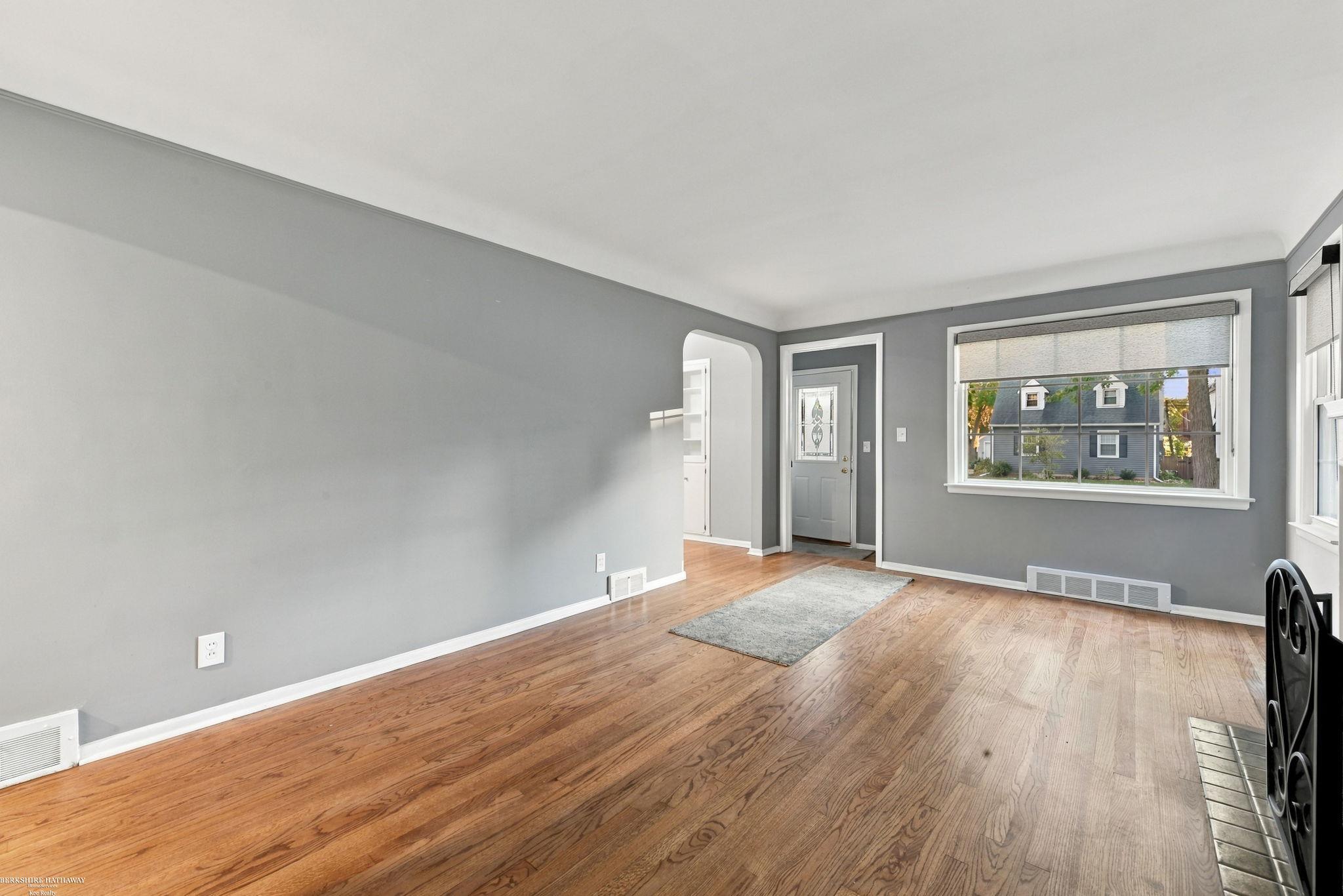 1258 Roslyn Road Property Photo 6