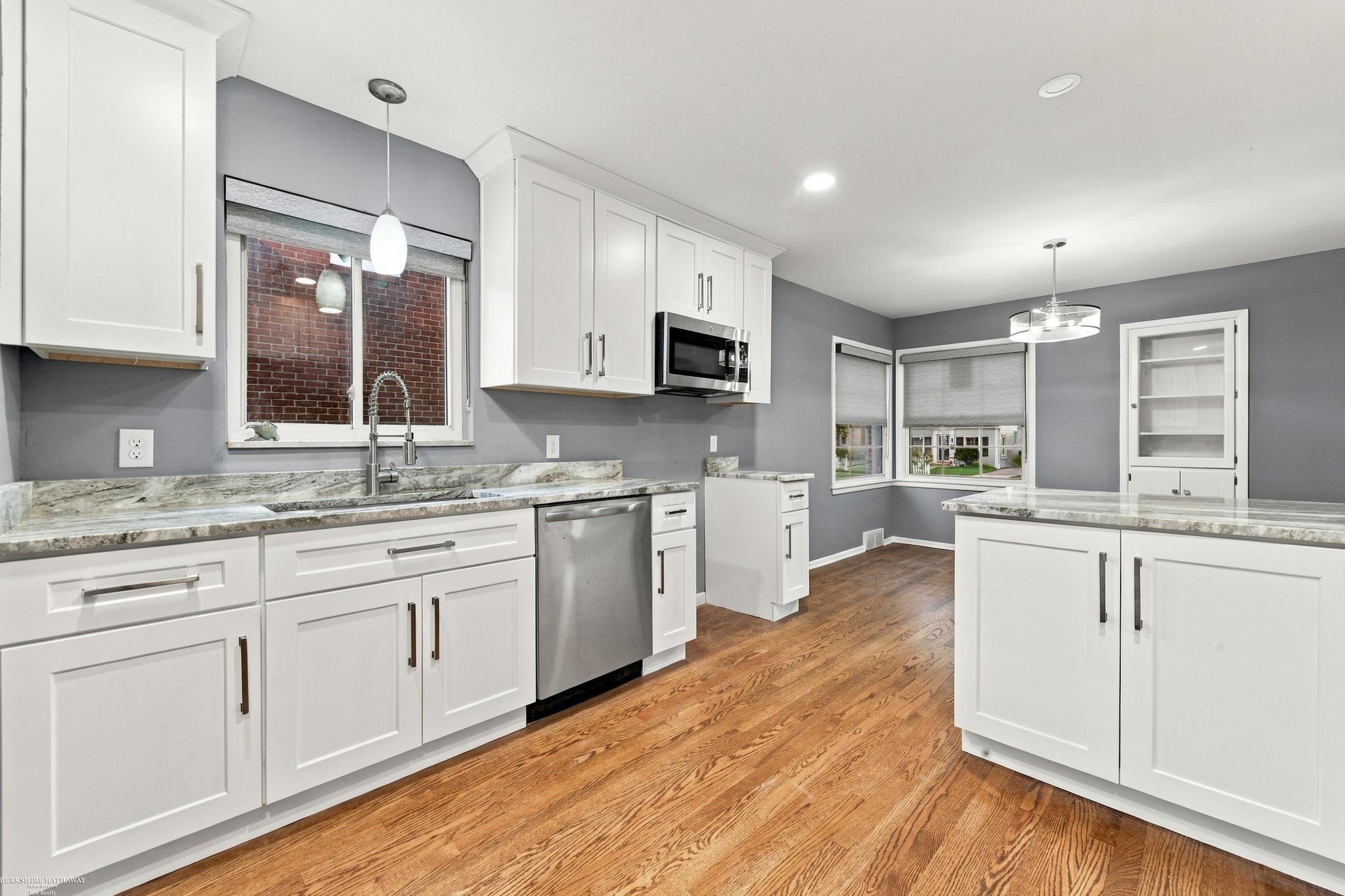 1258 Roslyn Road Property Photo 7